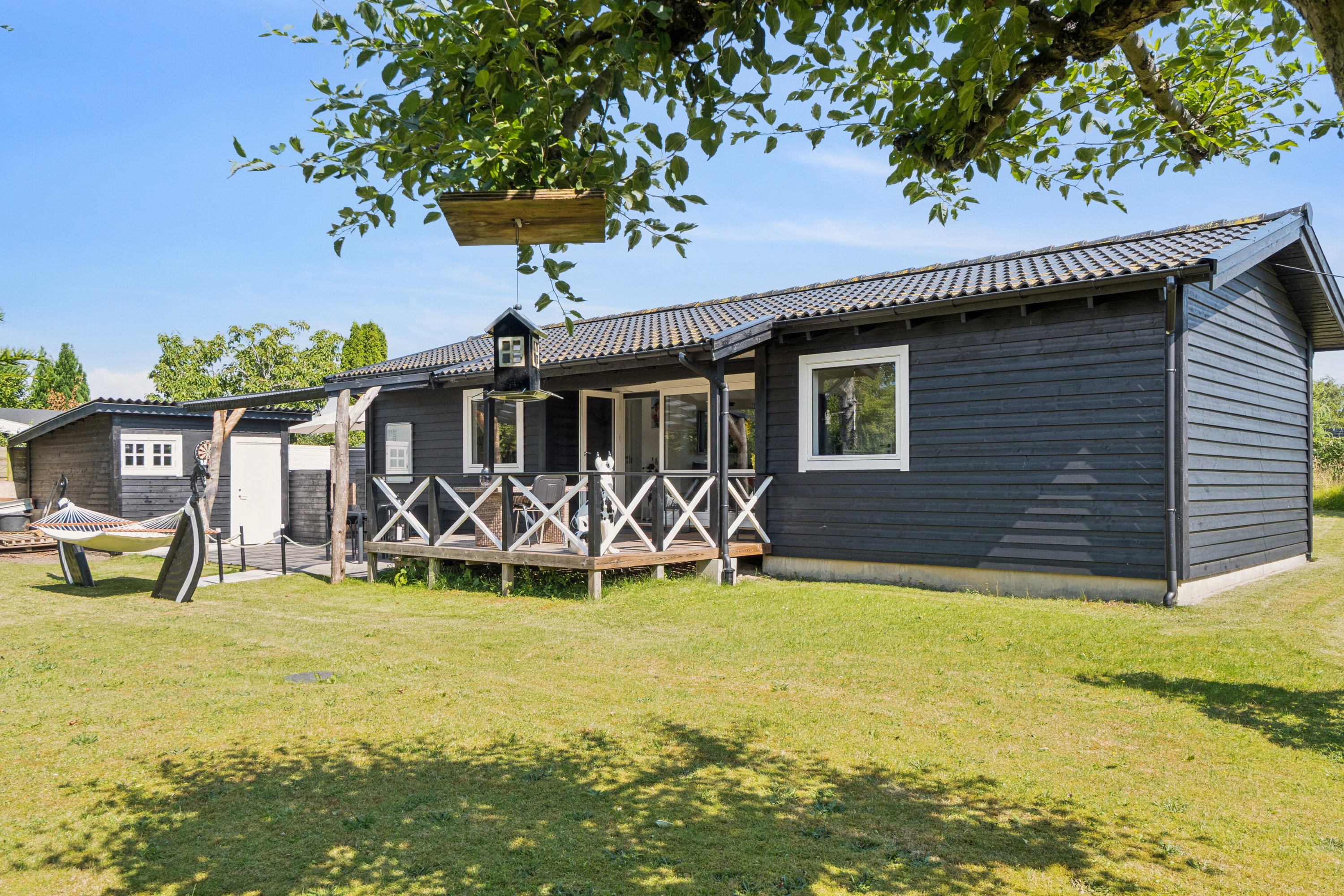 Fremhævet set fra haven billede i fuldskærmstilstand. Billede af Vibekæret 32, Englerup, 4060 Kirke Såby