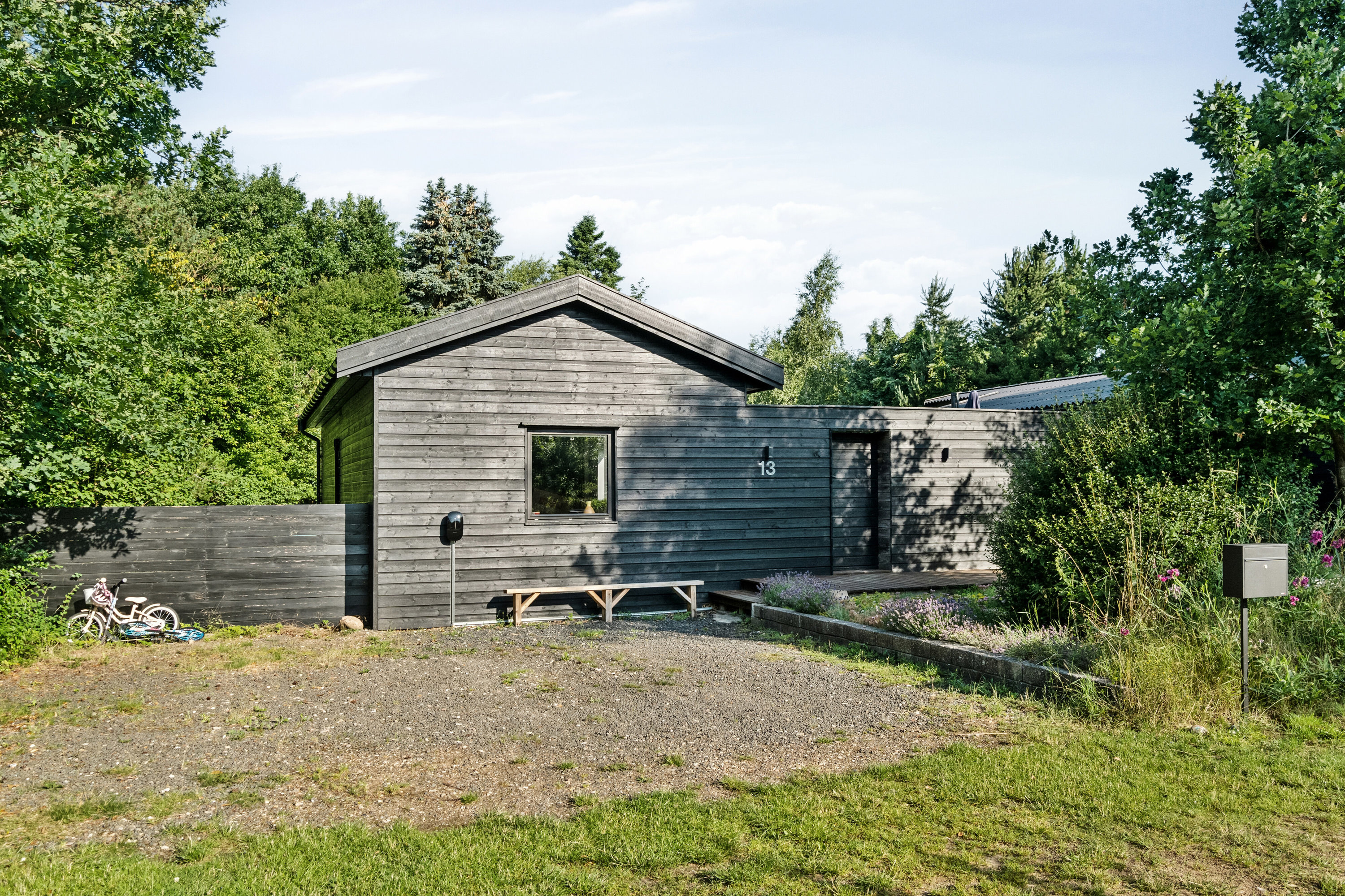 Fremhævet set fra vejen billede i fuldskærmstilstand. Billede af Høgevej 13, Indelukket, 4550 Asnæs