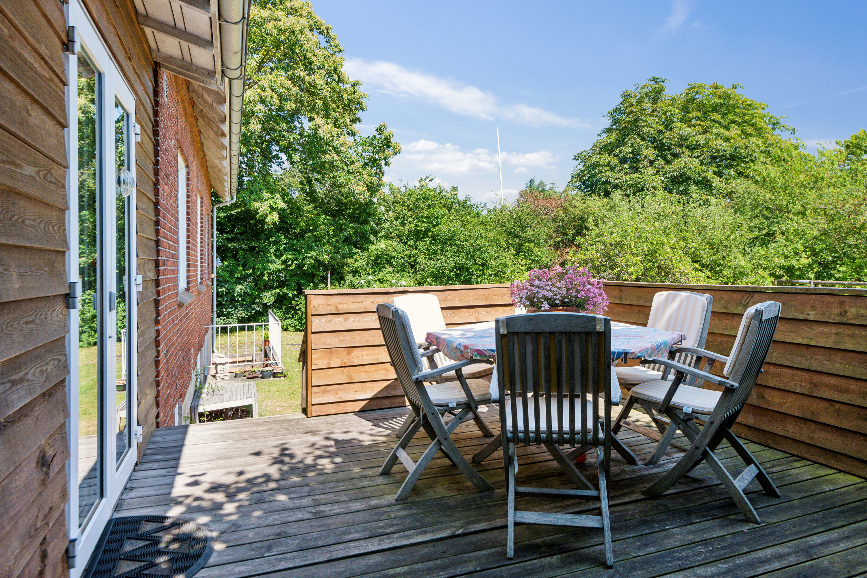 Fremhævet terrasse billede i fuldskærmstilstand. Billede af Valmuemarken 43, 9000 Aalborg