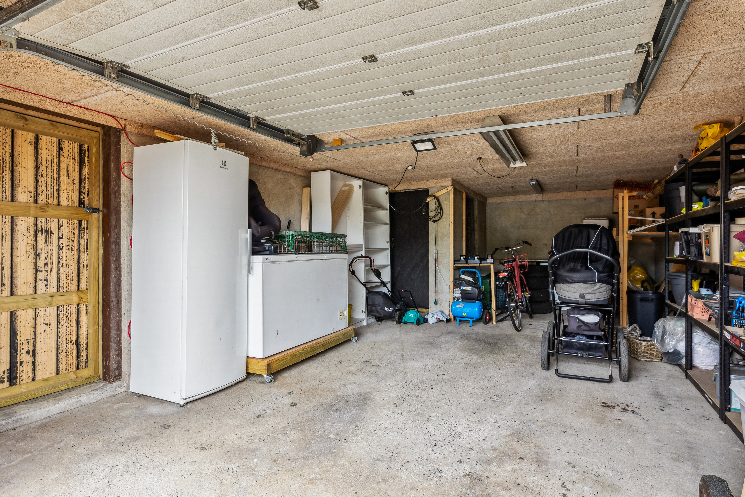 Fremhævet garage billede i fuldskærmstilstand. Billede af Uglevænget 6, 6760 Ribe