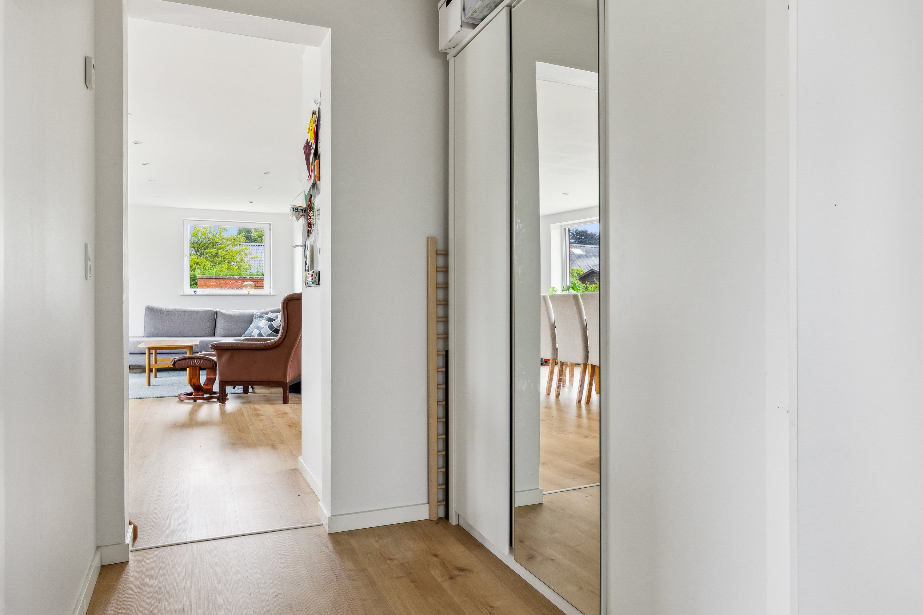 Fremhævet gang billede i fuldskærmstilstand. Billede af Uglevænget 6, 6760 Ribe