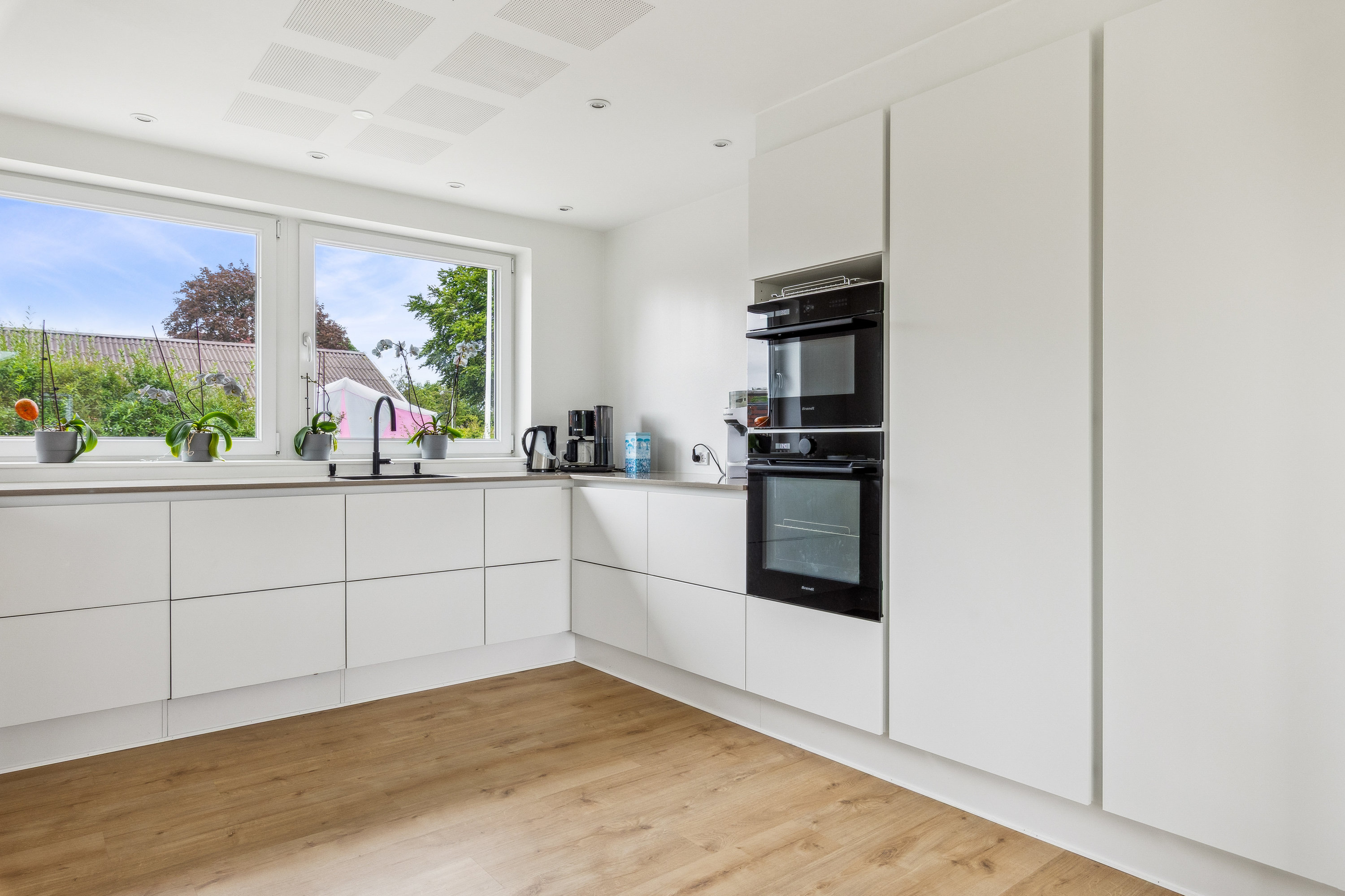 Fremhævet køkken billede i fuldskærmstilstand. Billede af Uglevænget 6, 6760 Ribe