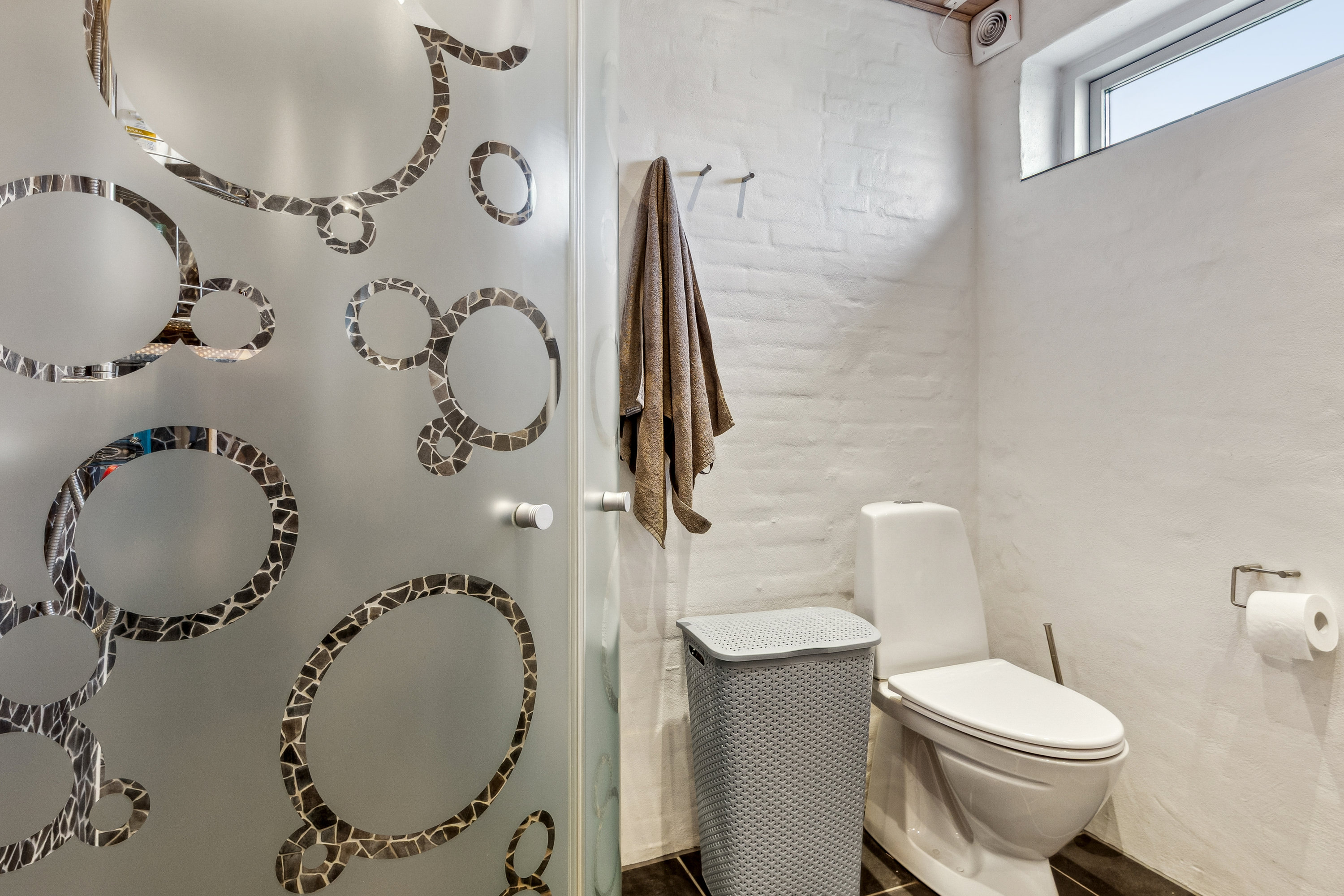 Fremhævet badeværelse billede i fuldskærmstilstand. Billede af Dr Louise Vej 10, 8500 Grenaa