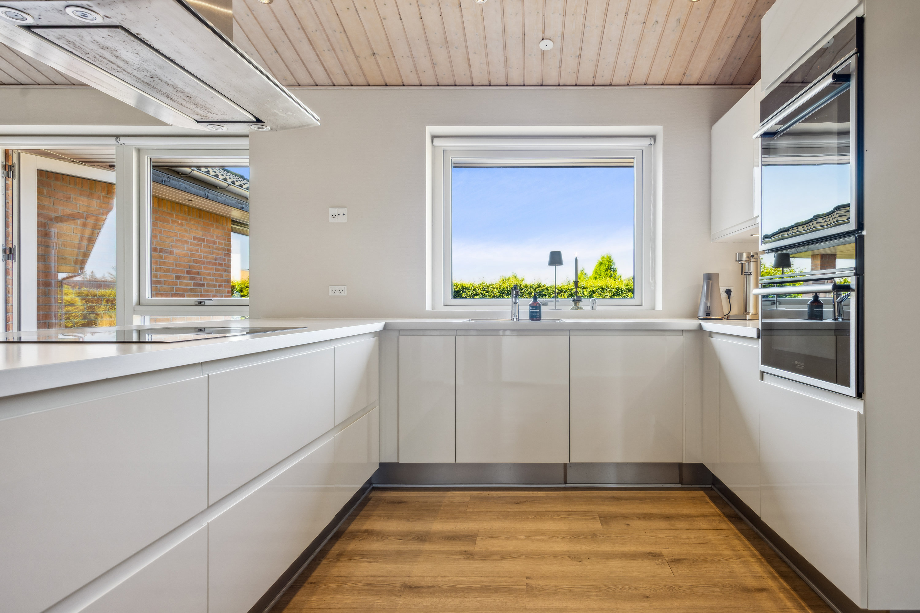 Fremhævet køkken billede i fuldskærmstilstand. Billede af Tennisskoven 81, 9320 Hjallerup