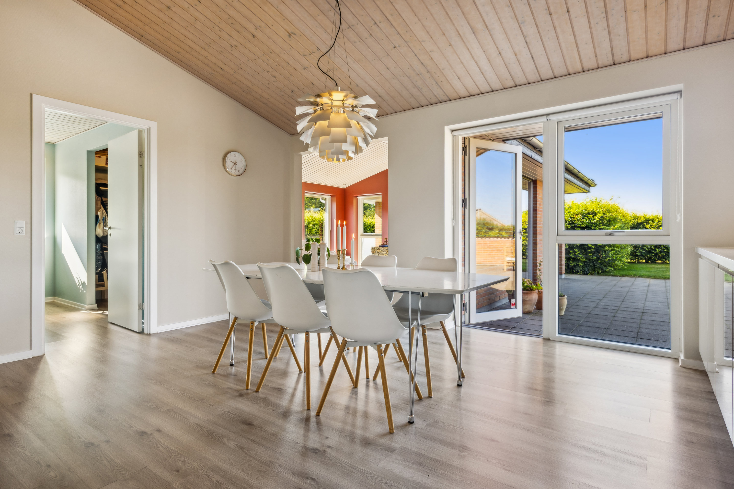 Fremhævet stue billede i fuldskærmstilstand. Billede af Tennisskoven 81, 9320 Hjallerup