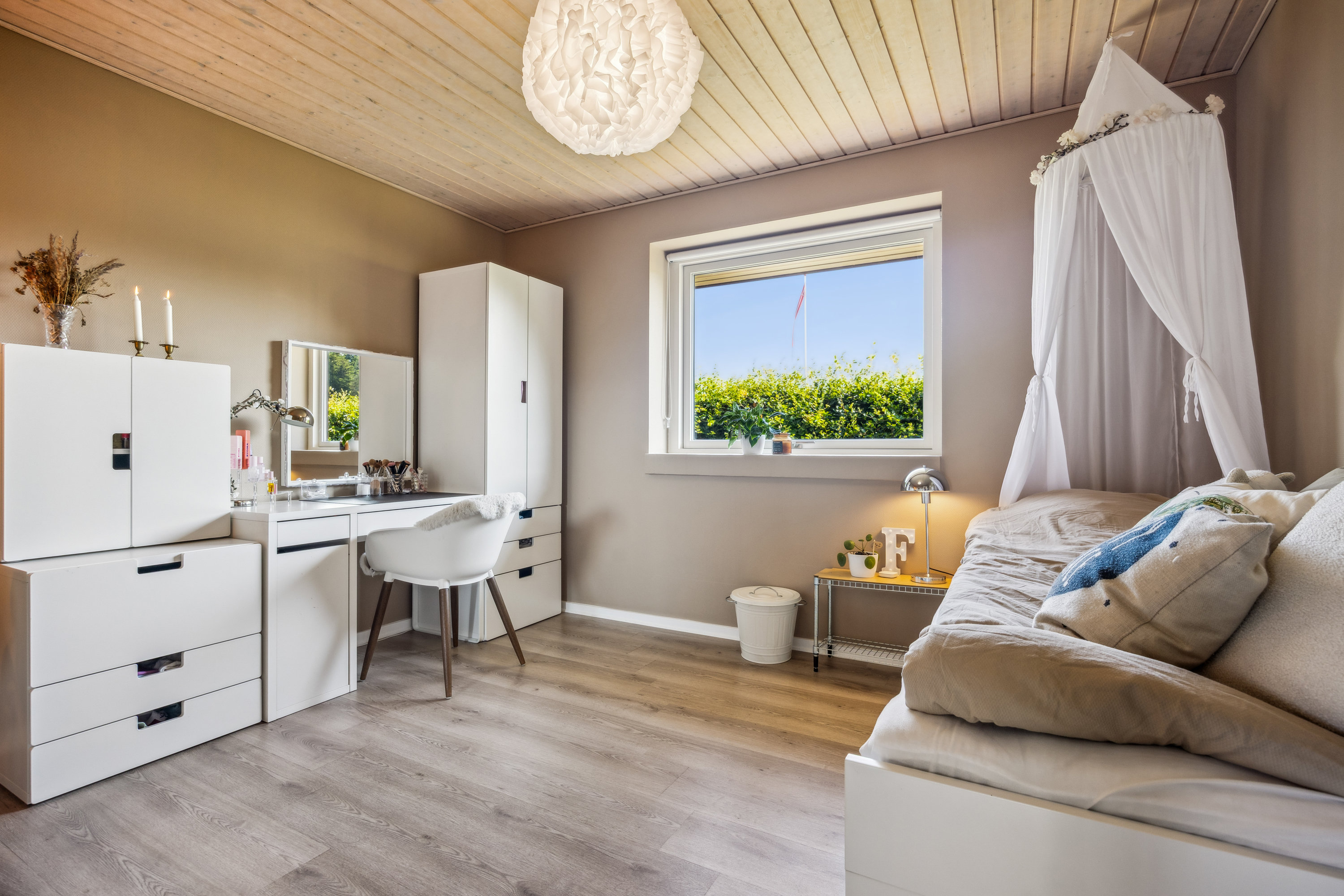 Fremhævet værelse billede i fuldskærmstilstand. Billede af Tennisskoven 81, 9320 Hjallerup