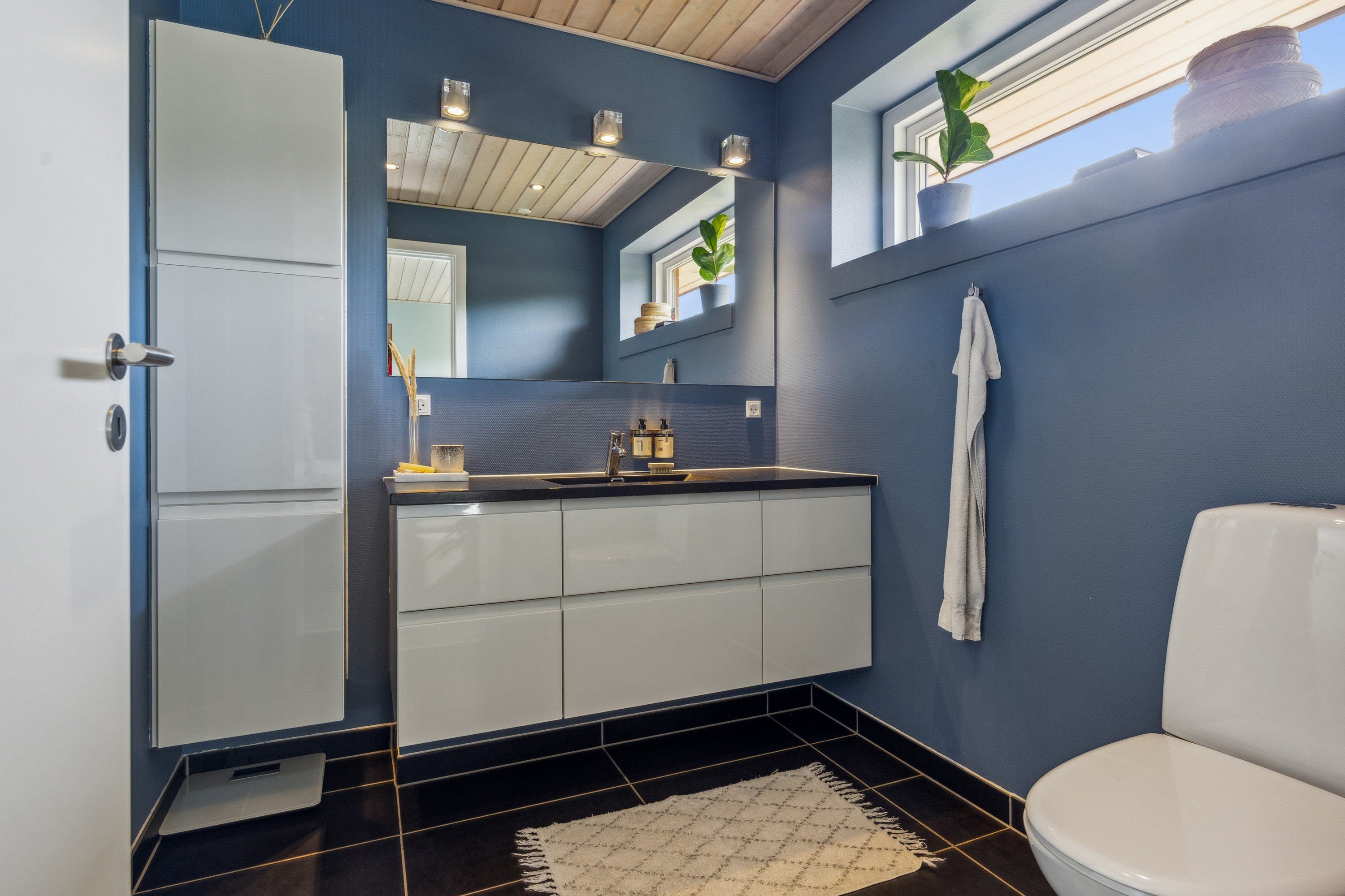 Fremhævet badeværelse billede i fuldskærmstilstand. Billede af Tennisskoven 81, 9320 Hjallerup