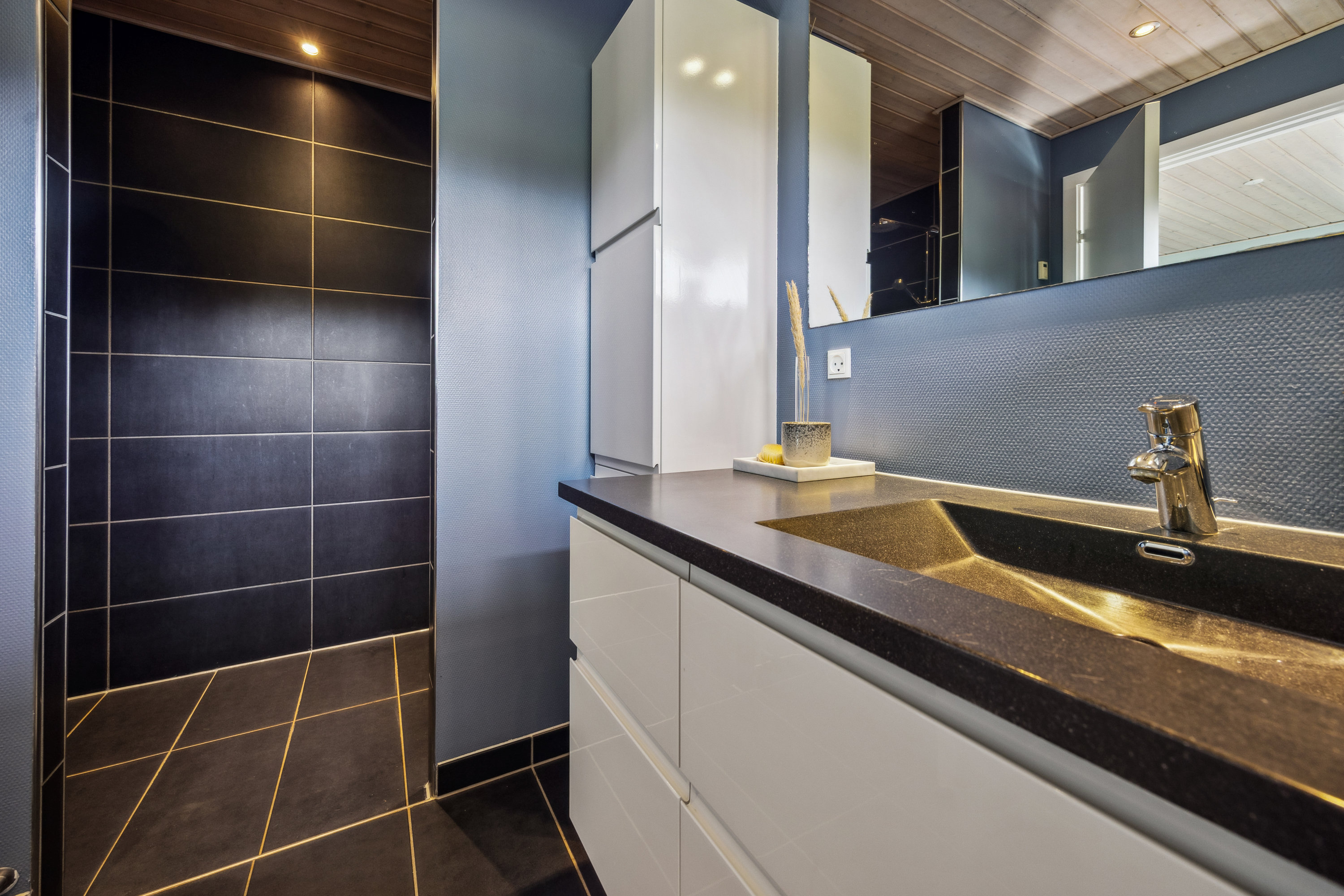 Fremhævet badeværelse billede i fuldskærmstilstand. Billede af Tennisskoven 81, 9320 Hjallerup