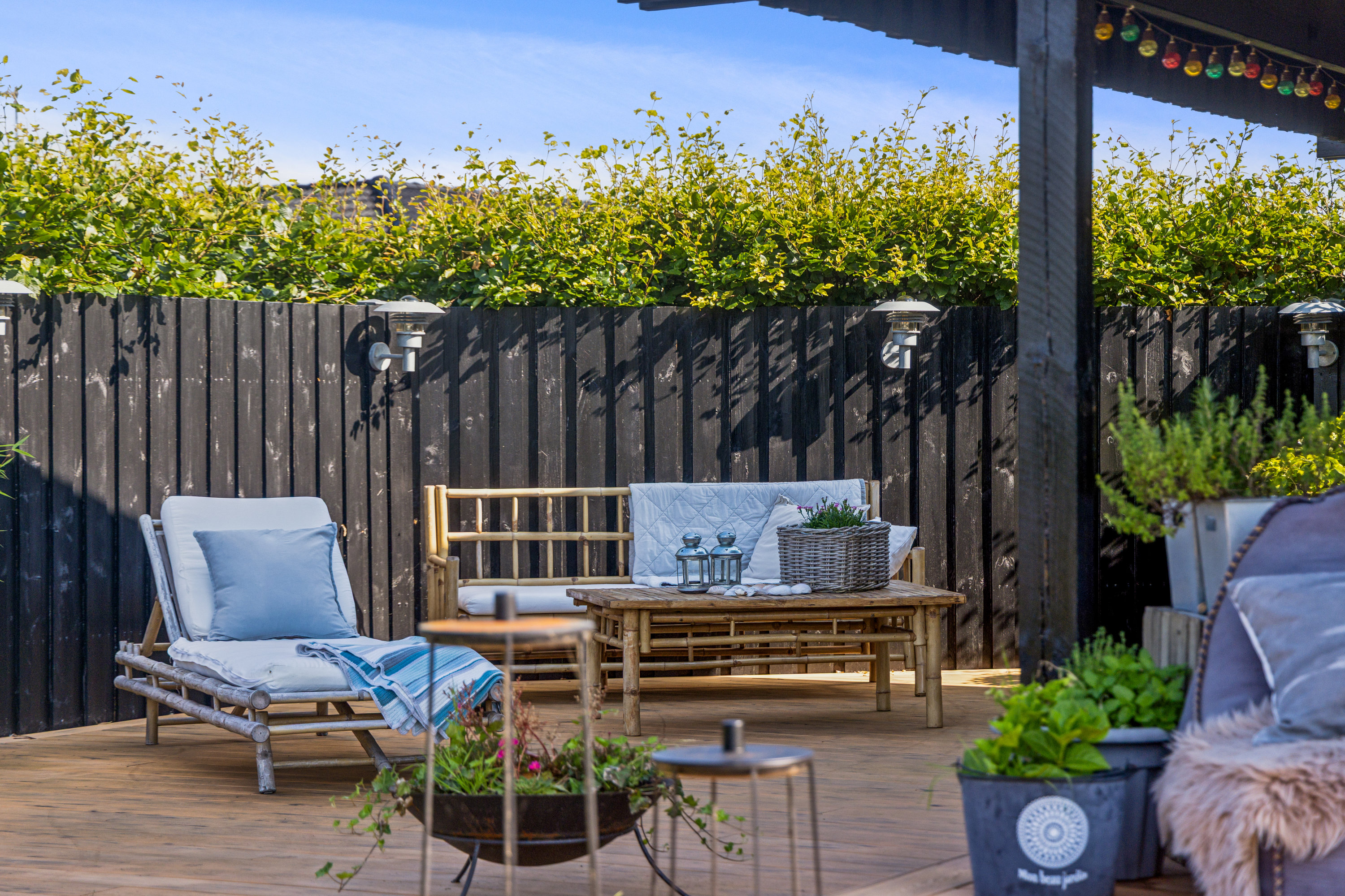 Fremhævet terrasse billede i fuldskærmstilstand. Billede af Tennisskoven 81, 9320 Hjallerup