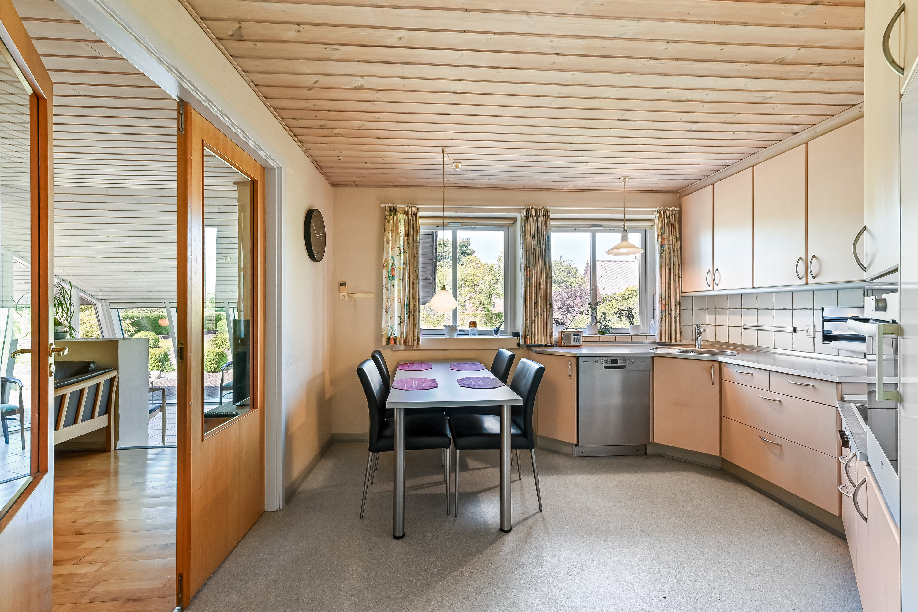 Fremhævet køkken billede i fuldskærmstilstand. Billede af Tømmerpladsen 7, Simmelkær, 7451 Sunds