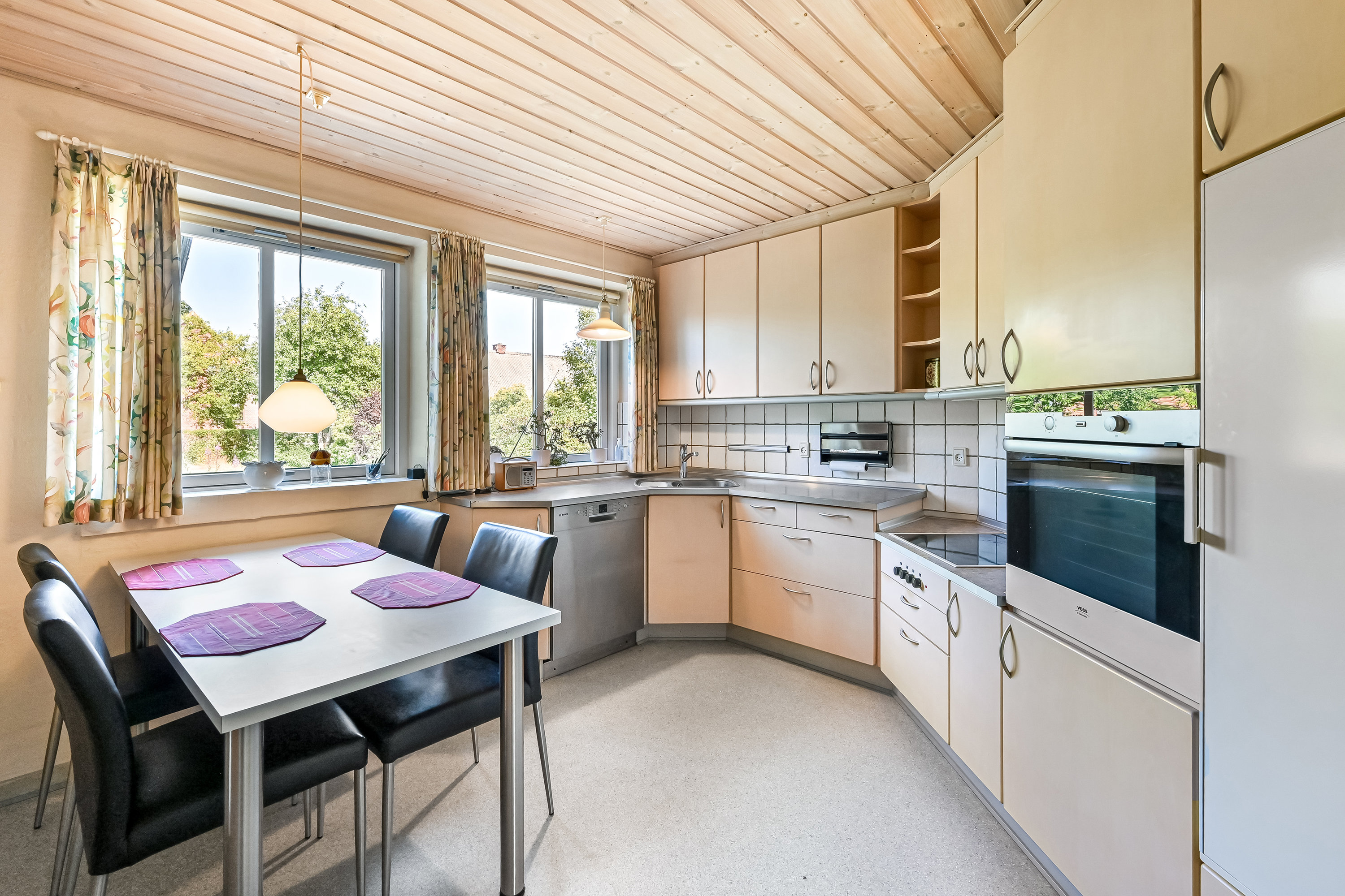 Fremhævet køkken billede i fuldskærmstilstand. Billede af Tømmerpladsen 7, Simmelkær, 7451 Sunds