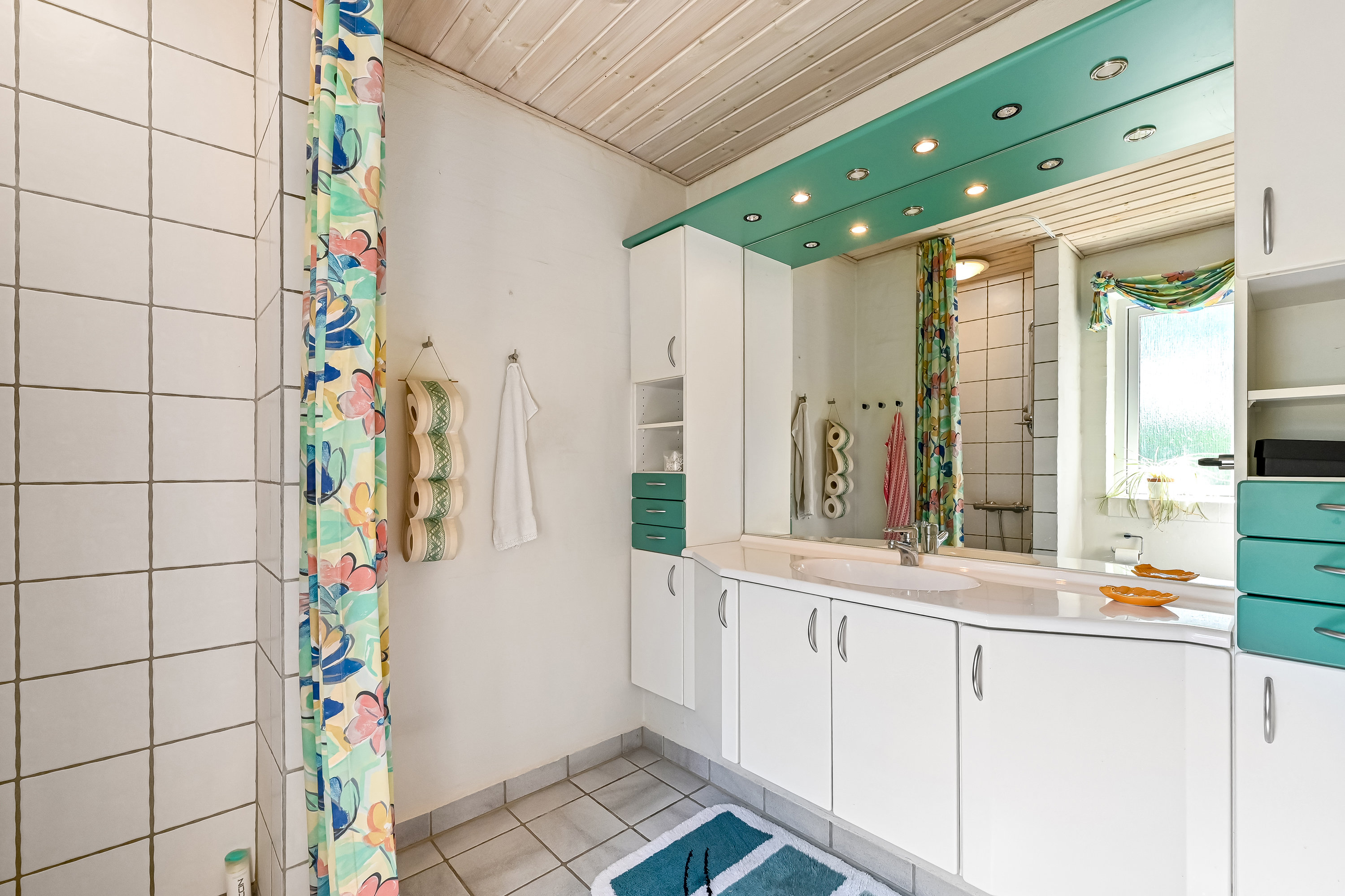 Fremhævet badeværelse billede i fuldskærmstilstand. Billede af Tømmerpladsen 7, Simmelkær, 7451 Sunds