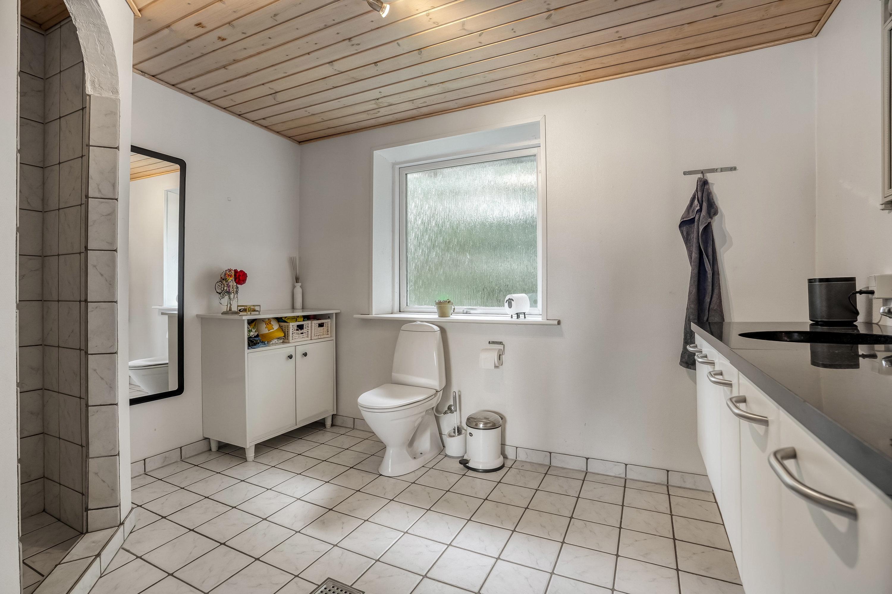 Fremhævet badeværelse billede i fuldskærmstilstand. Billede af Hårupvej 38, Hårup, 8740 Brædstrup