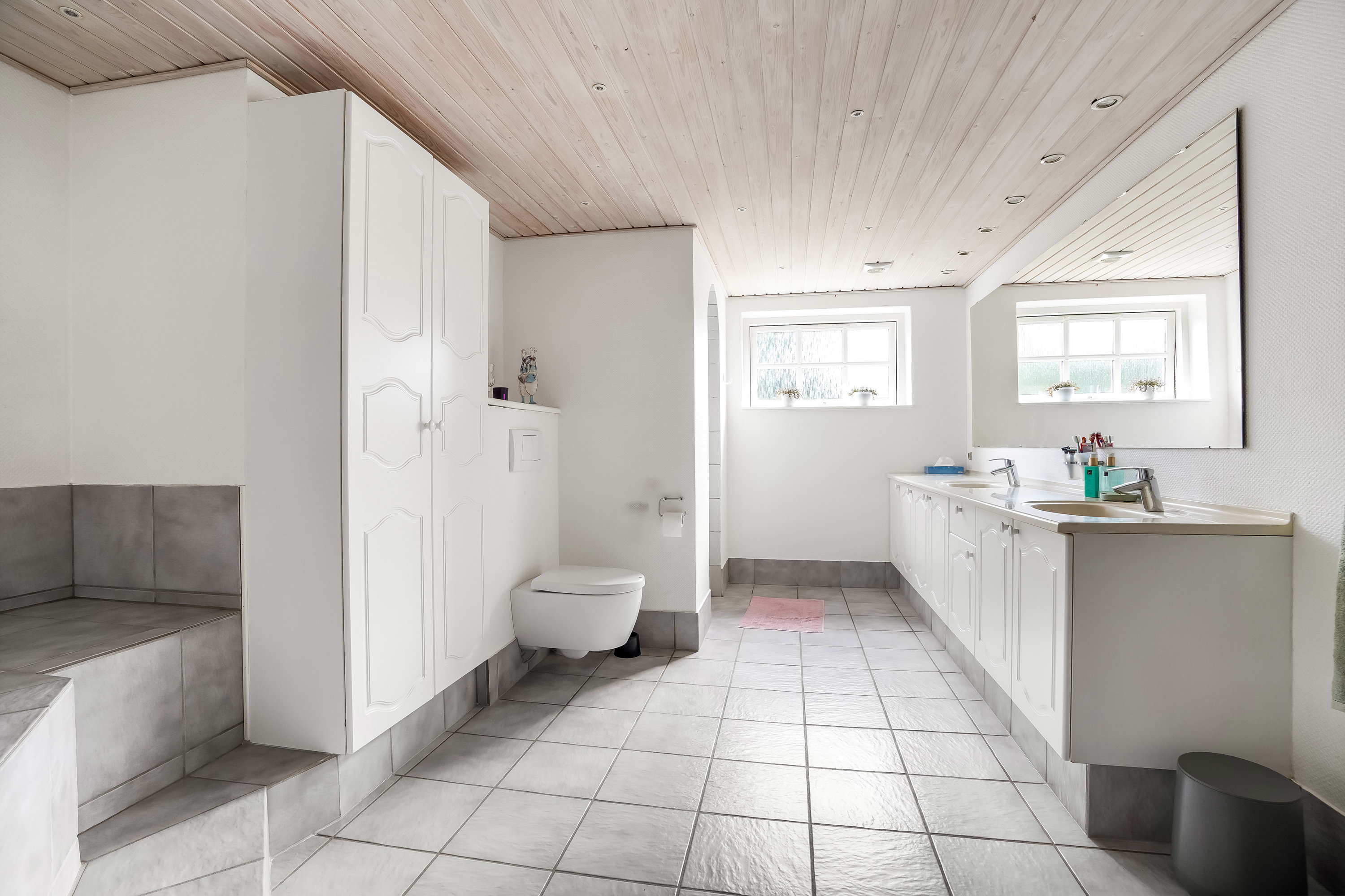 Fremhævet badeværelse billede i fuldskærmstilstand. Billede af Skovløkken 5, 5580 Nørre Aaby