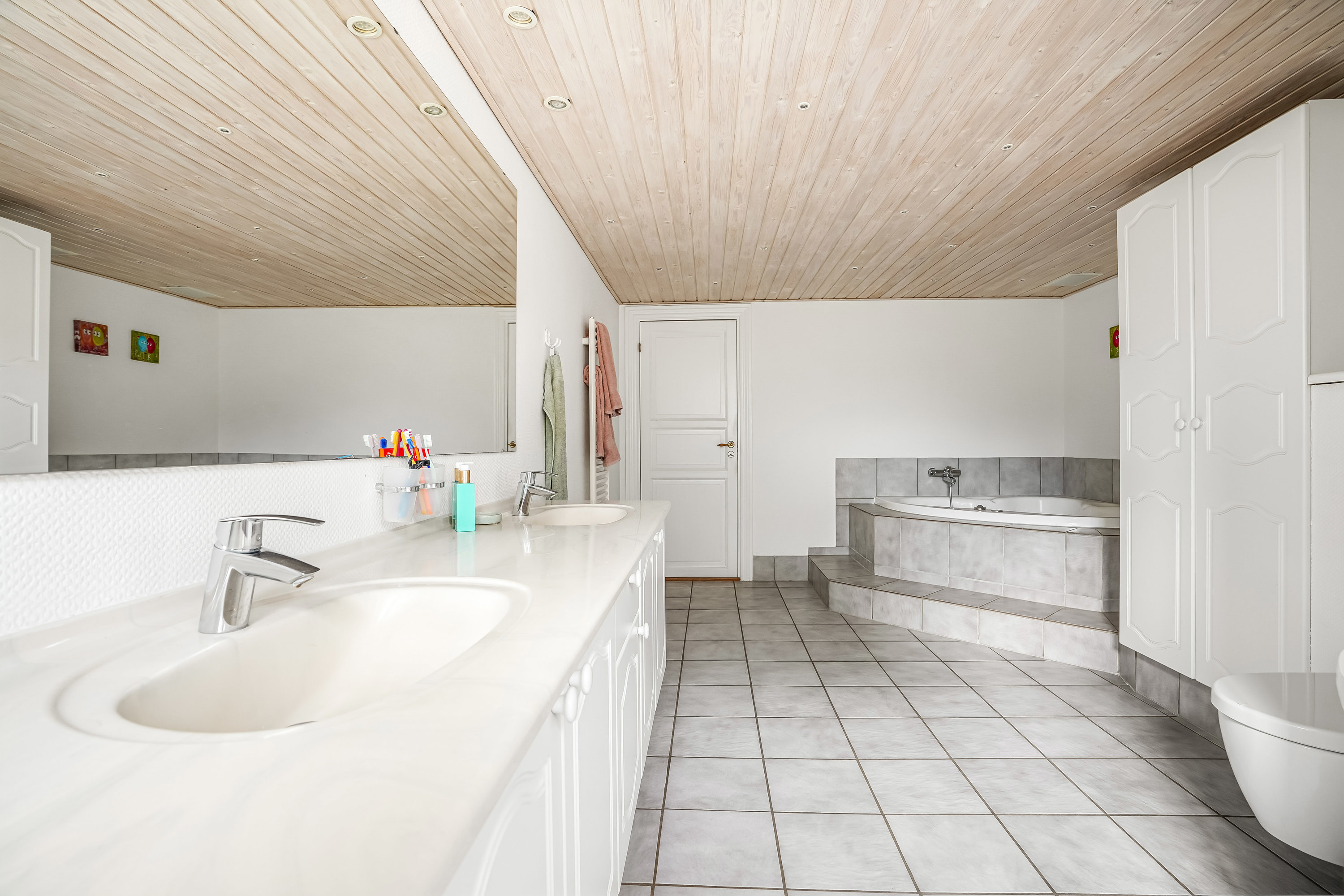 Fremhævet badeværelse billede i fuldskærmstilstand. Billede af Skovløkken 5, 5580 Nørre Aaby