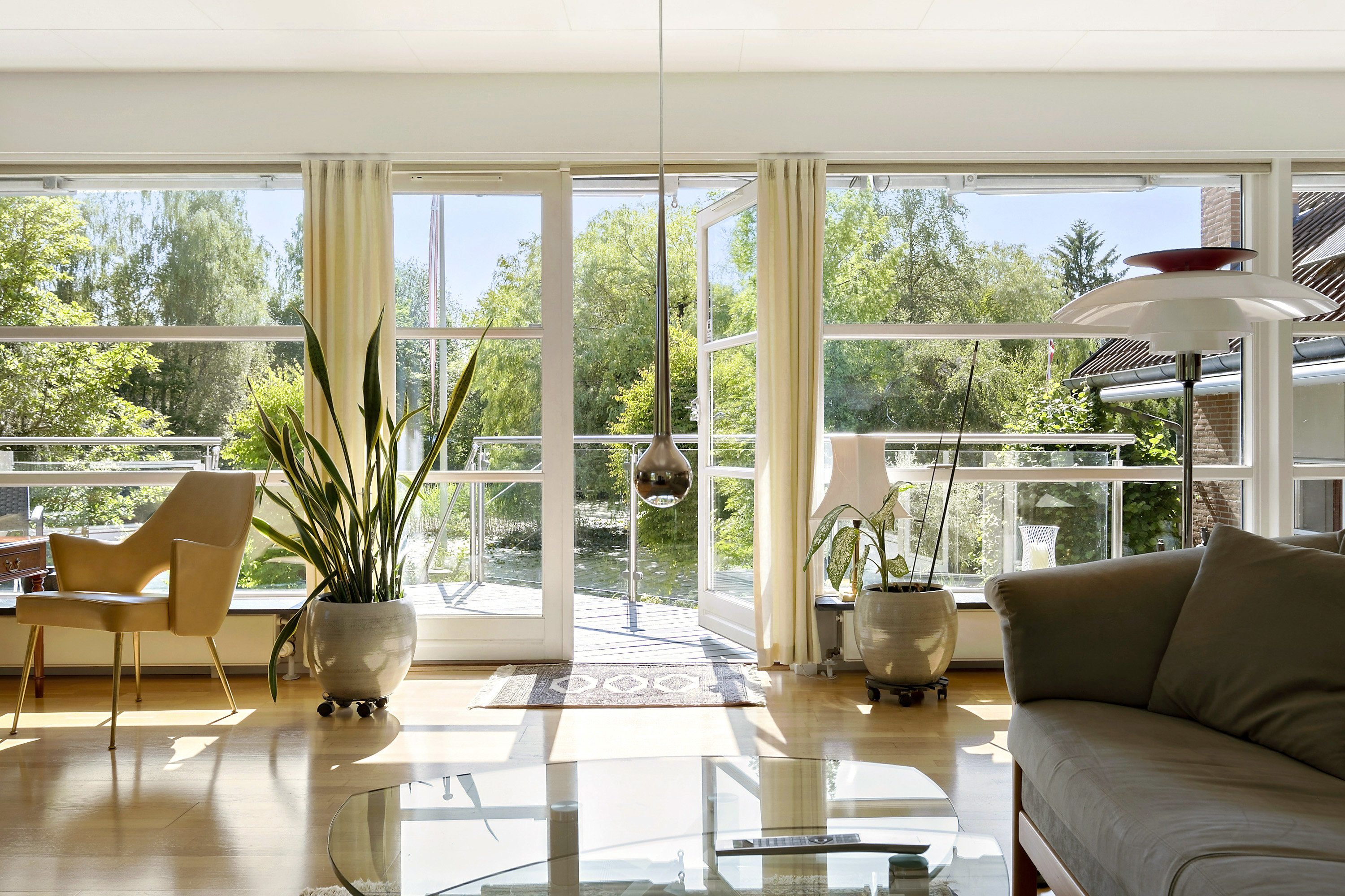 Fremhævet stue billede i fuldskærmstilstand. Billede af Granhegnet 9, 3450 Allerød