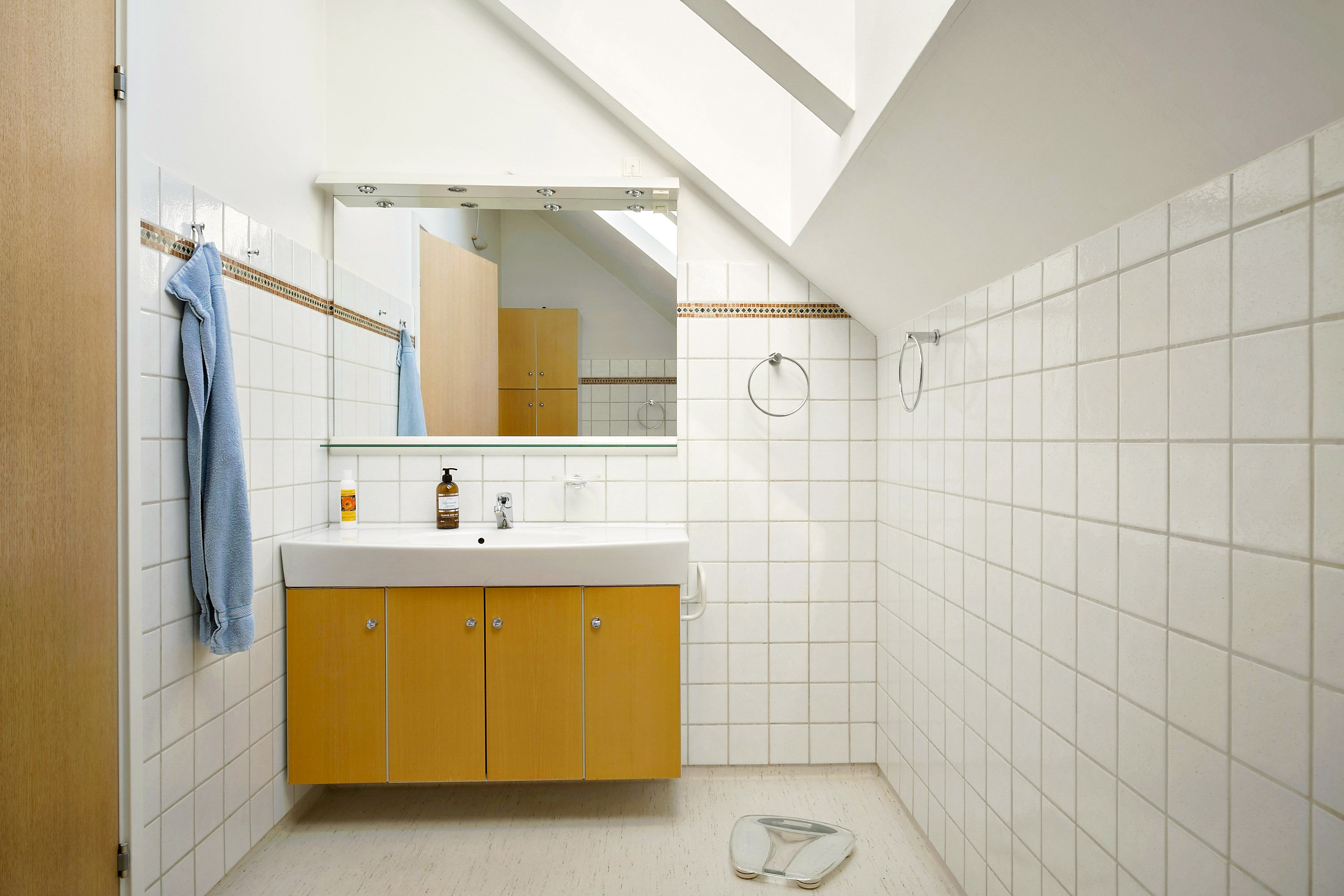 Fremhævet badeværelse billede i fuldskærmstilstand. Billede af Granhegnet 9, 3450 Allerød