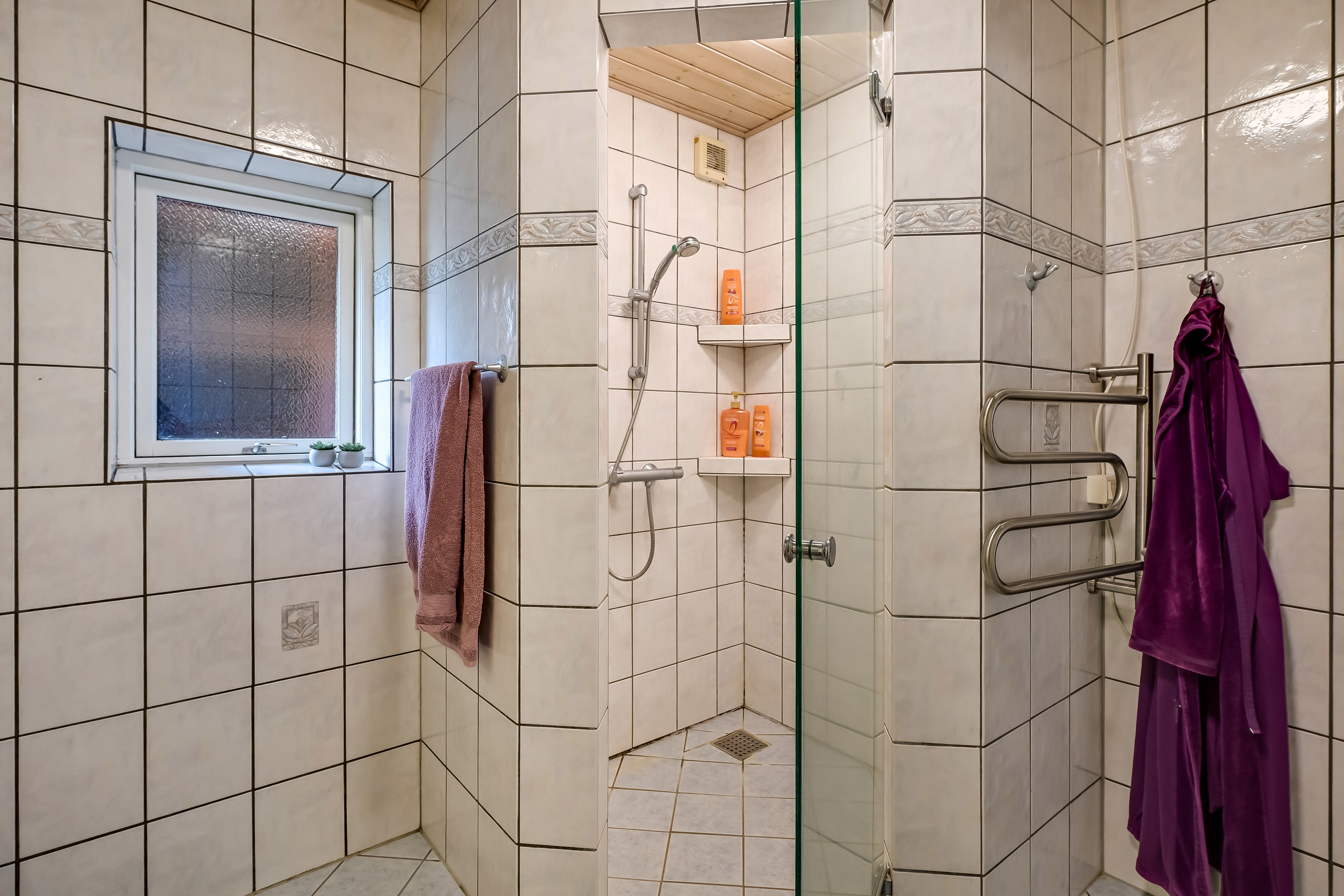 Fremhævet badeværelse billede i fuldskærmstilstand. Billede af Nørrevej 12, Stend-Krogag, 7200 Grindsted