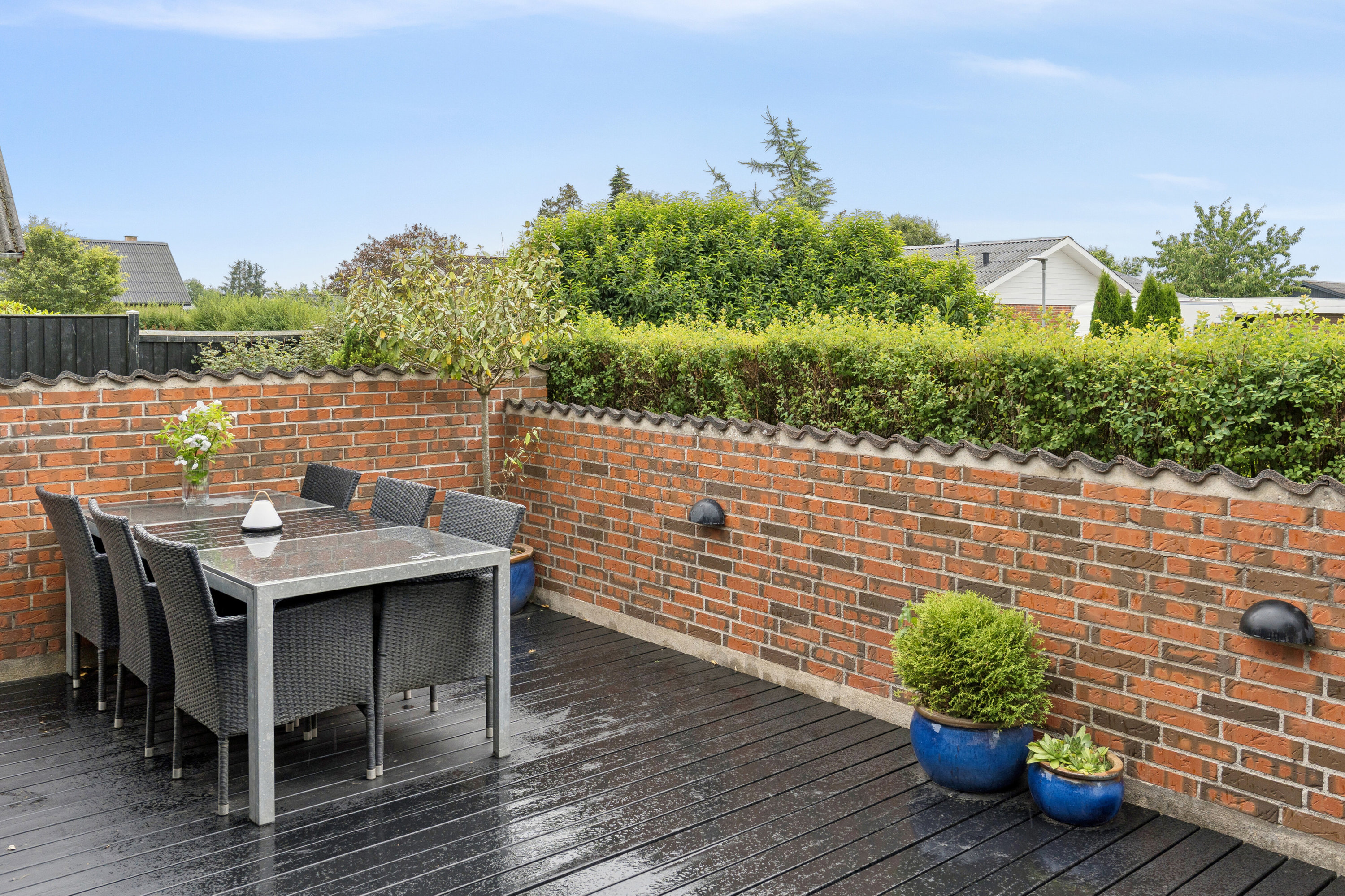 Fremhævet udendørs billede i fuldskærmstilstand. Billede af Rosenholmvej 6, 9800 Hjørring