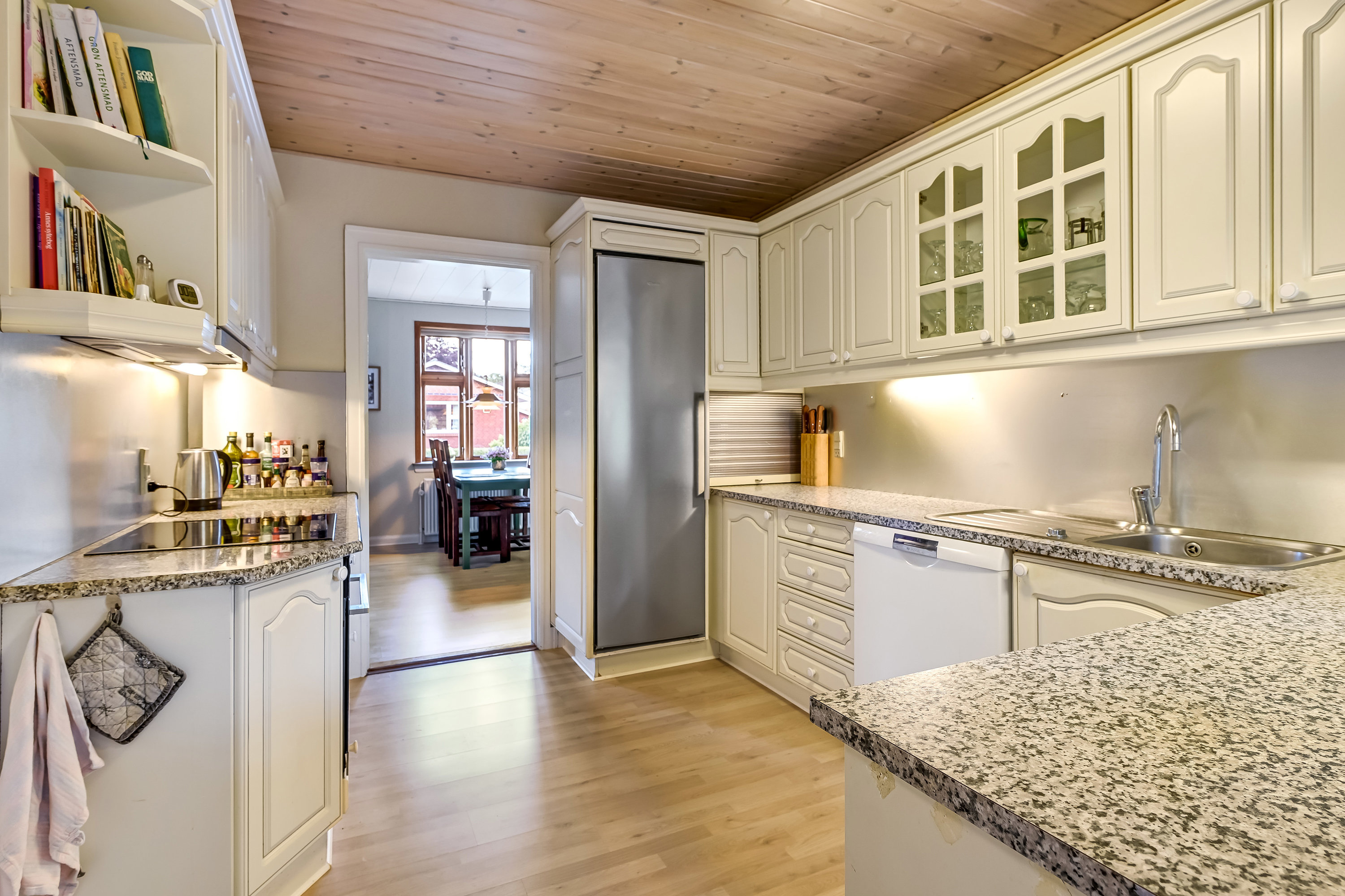 Fremhævet køkken billede i fuldskærmstilstand. Billede af Nørrevej 12, Stend-Krogag, 7200 Grindsted