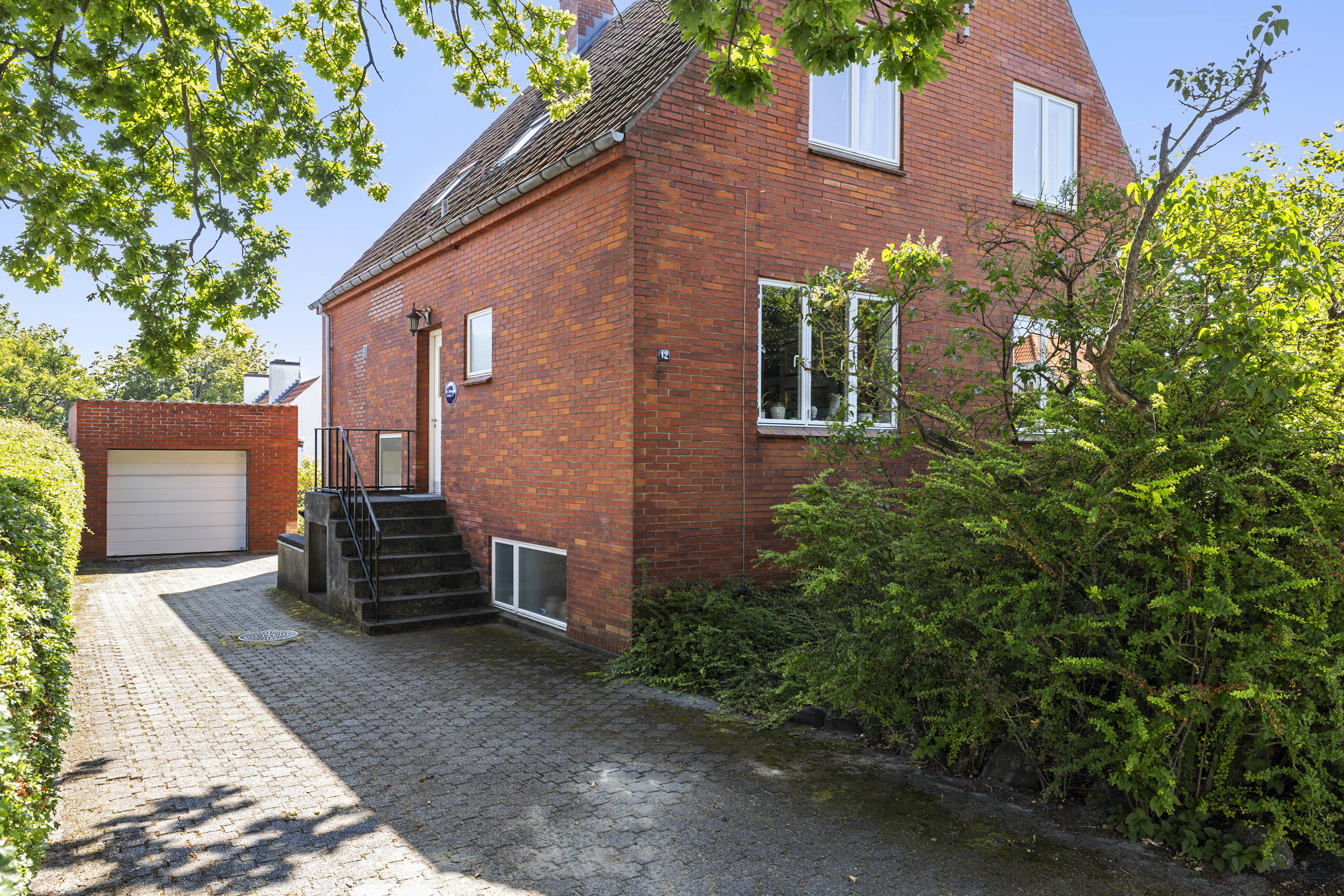 Fremhævet facade billede i fuldskærmstilstand. Billede af Ørnevej 12, 9900 Frederikshavn