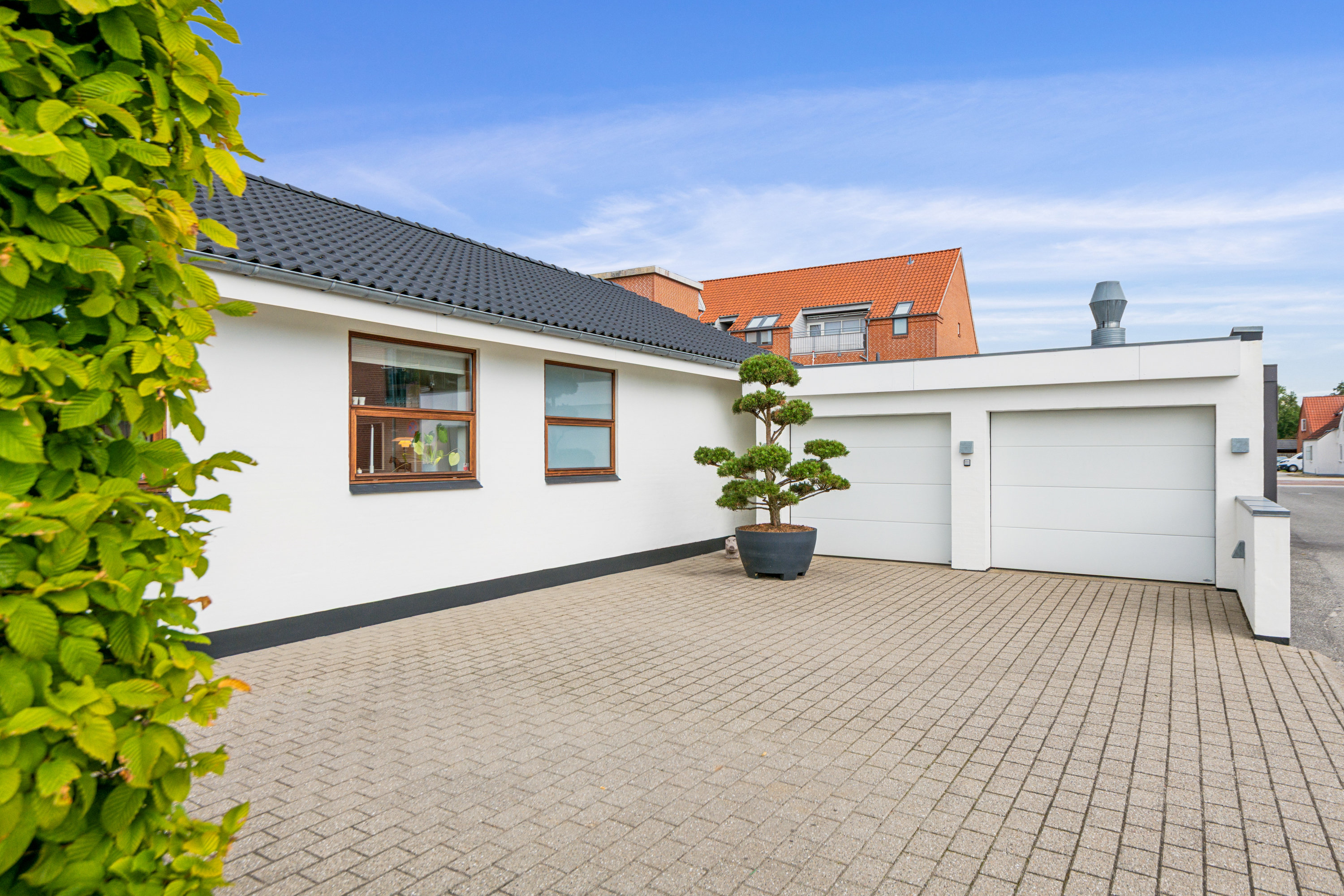 Fremhævet garage billede i fuldskærmstilstand. Billede af Tjørnealle 2, 9530 Støvring