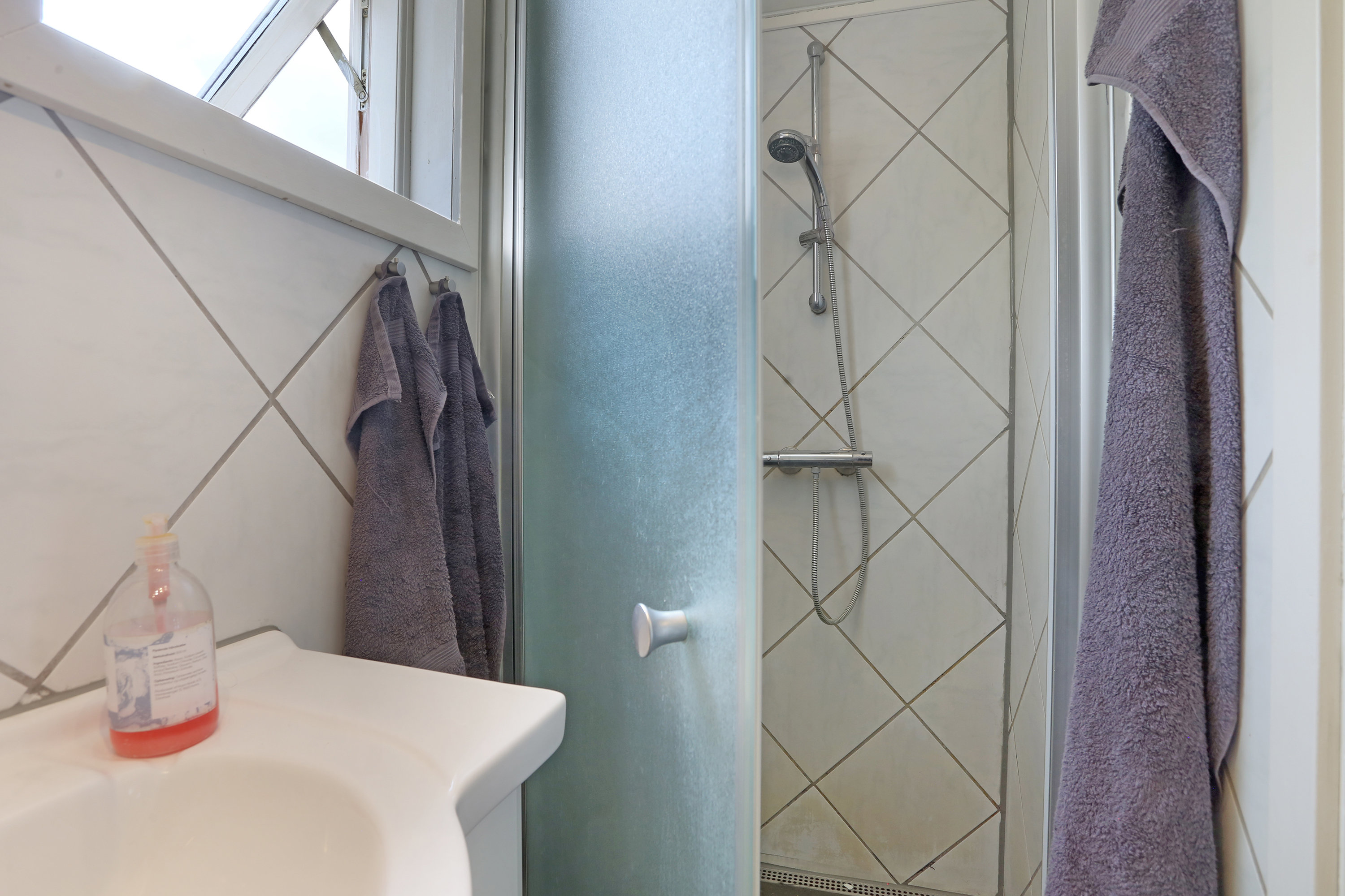 Fremhævet badeværelse billede i fuldskærmstilstand. Billede af Huginsvej 19, 2740 Skovlunde