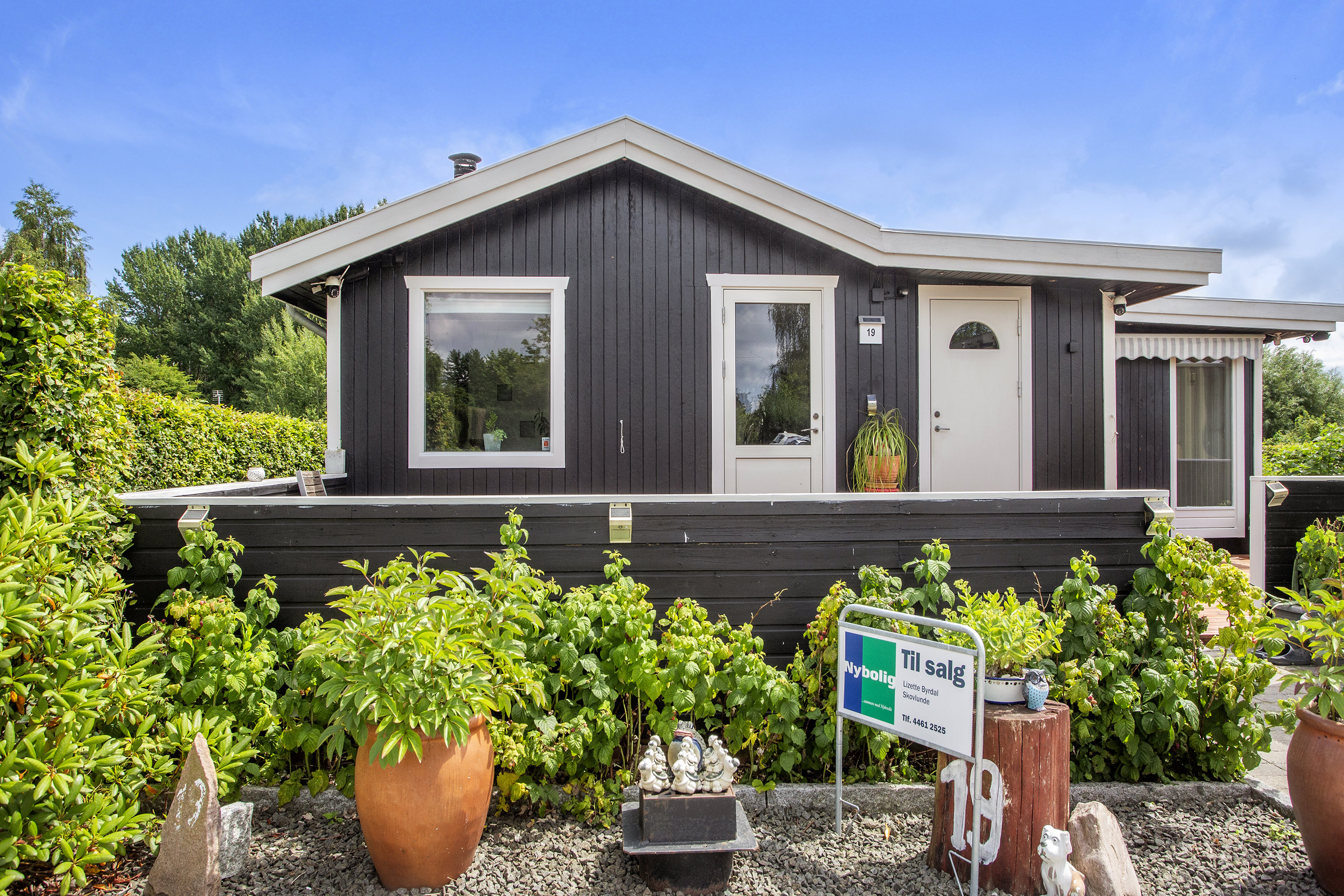 Fremhævet set fra p-plads billede i fuldskærmstilstand. Billede af Huginsvej 19, 2740 Skovlunde