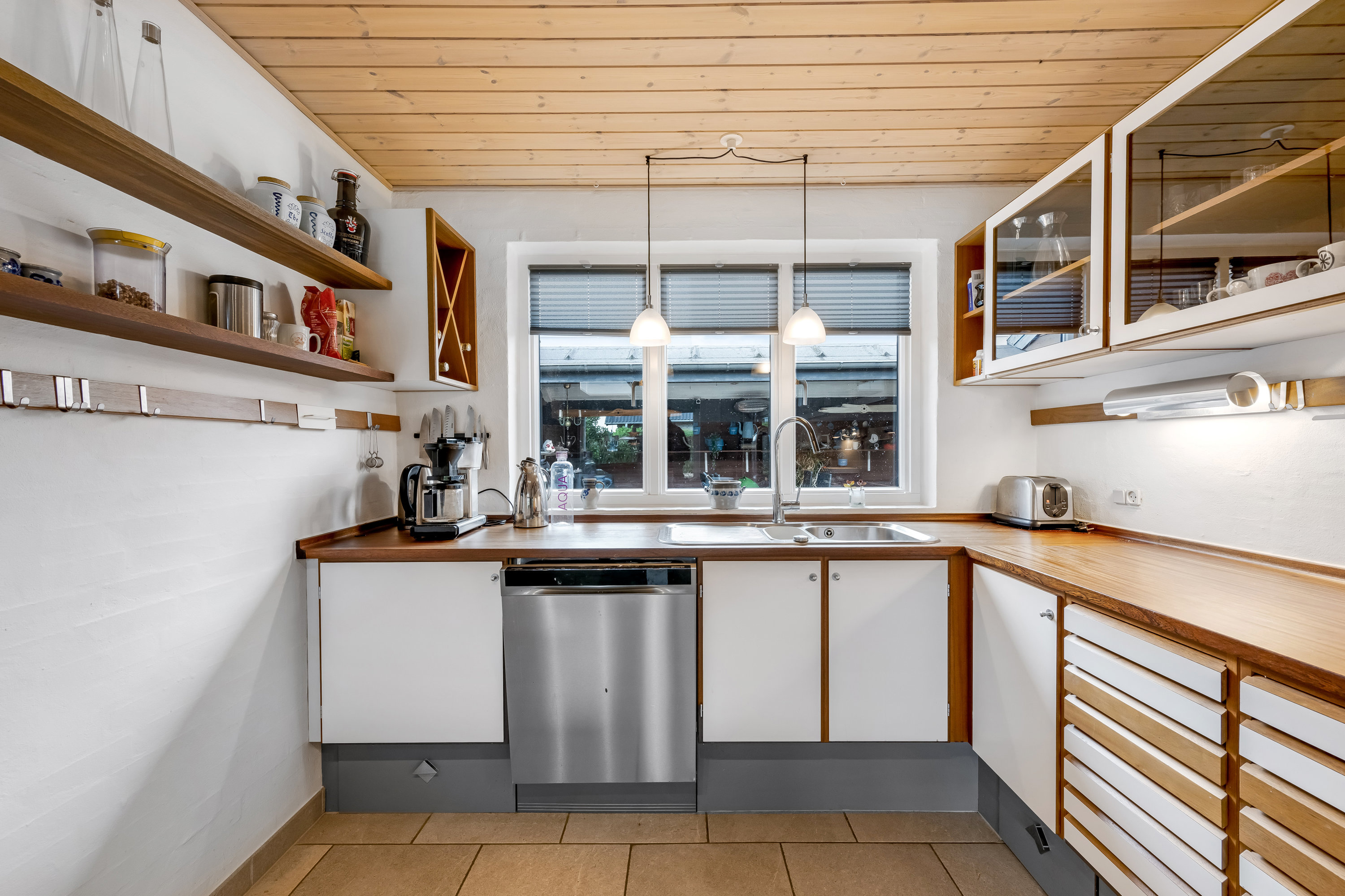 Fremhævet køkken billede i fuldskærmstilstand. Billede af Heboltoft 50, Velling, 6950 Ringkøbing