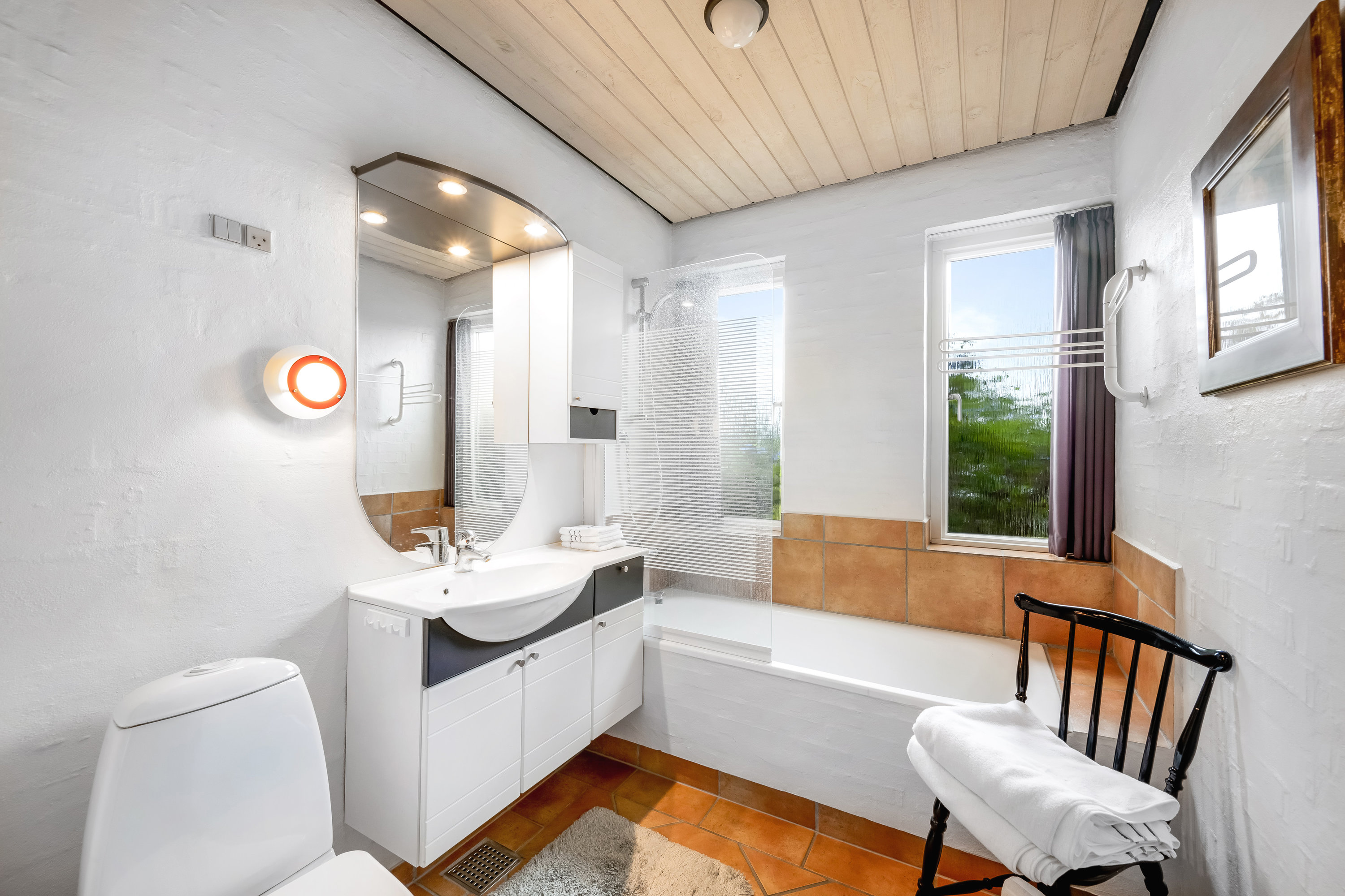 Fremhævet badeværelse billede i fuldskærmstilstand. Billede af Heboltoft 50, Velling, 6950 Ringkøbing