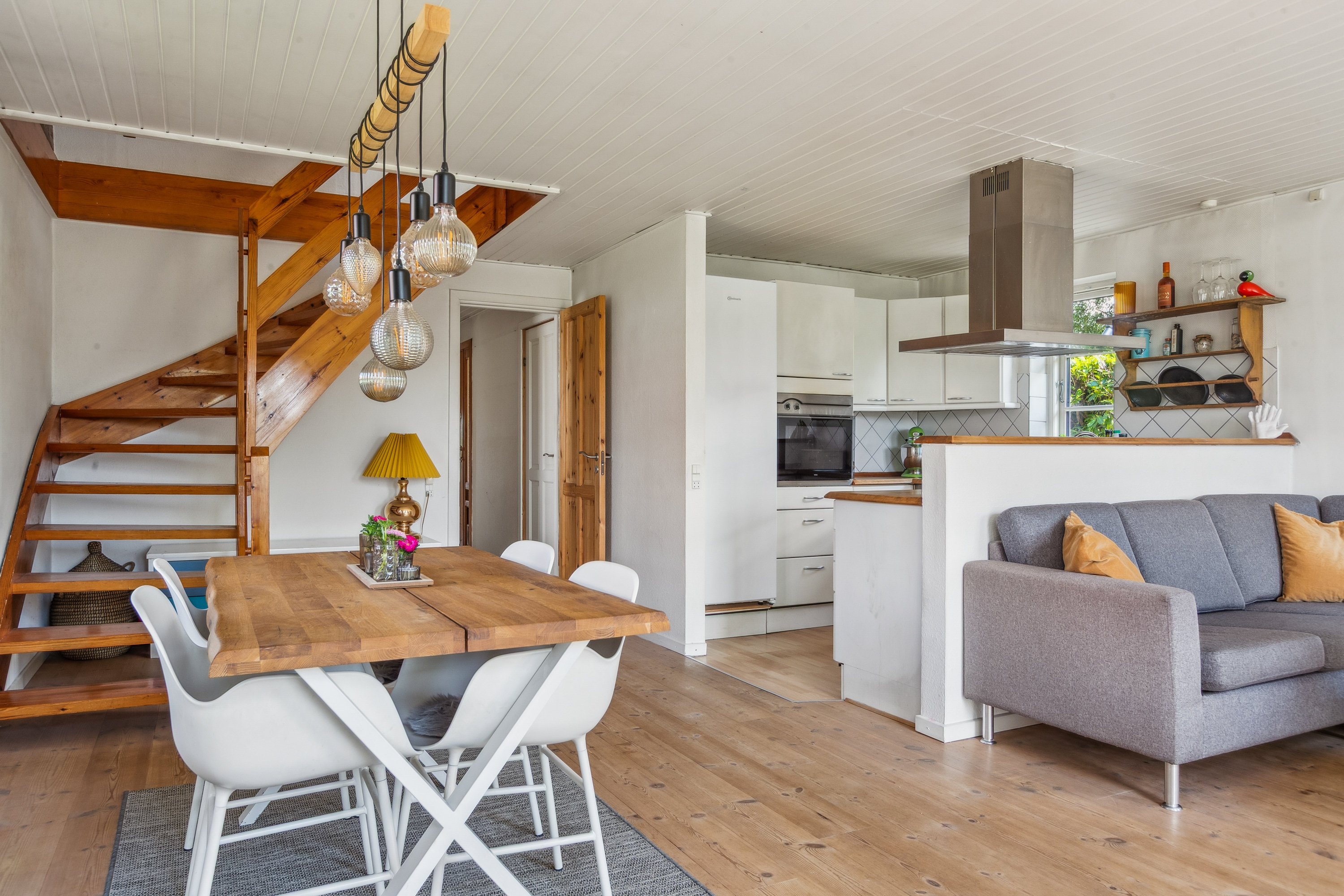 Fremhævet stue billede i fuldskærmstilstand. Billede af Hellebækvej 6B, 3000 Helsingør