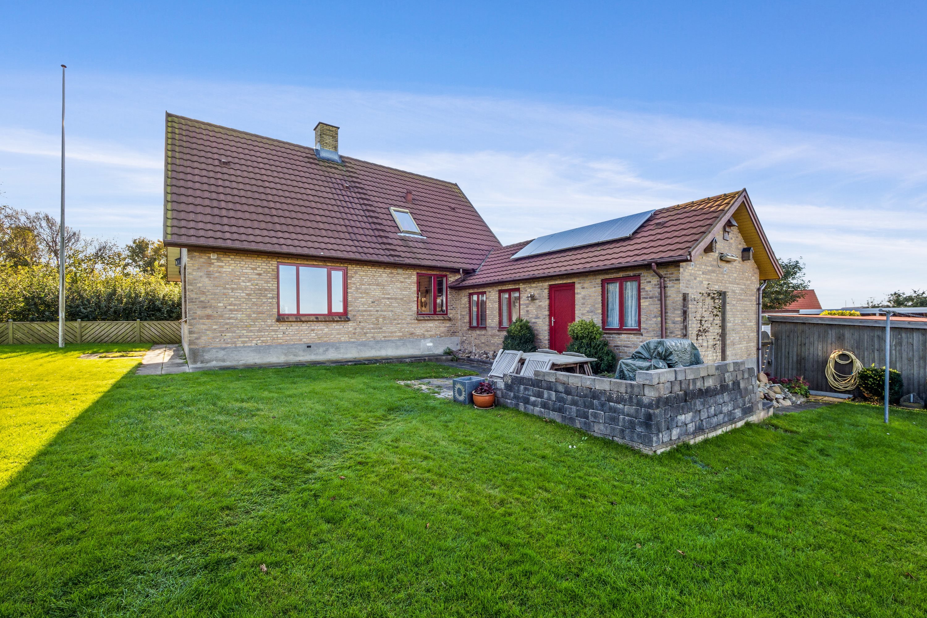 Fremhævet set fra haven billede i fuldskærmstilstand. Billede af Aalborgvej 195, 7742 Vesløs