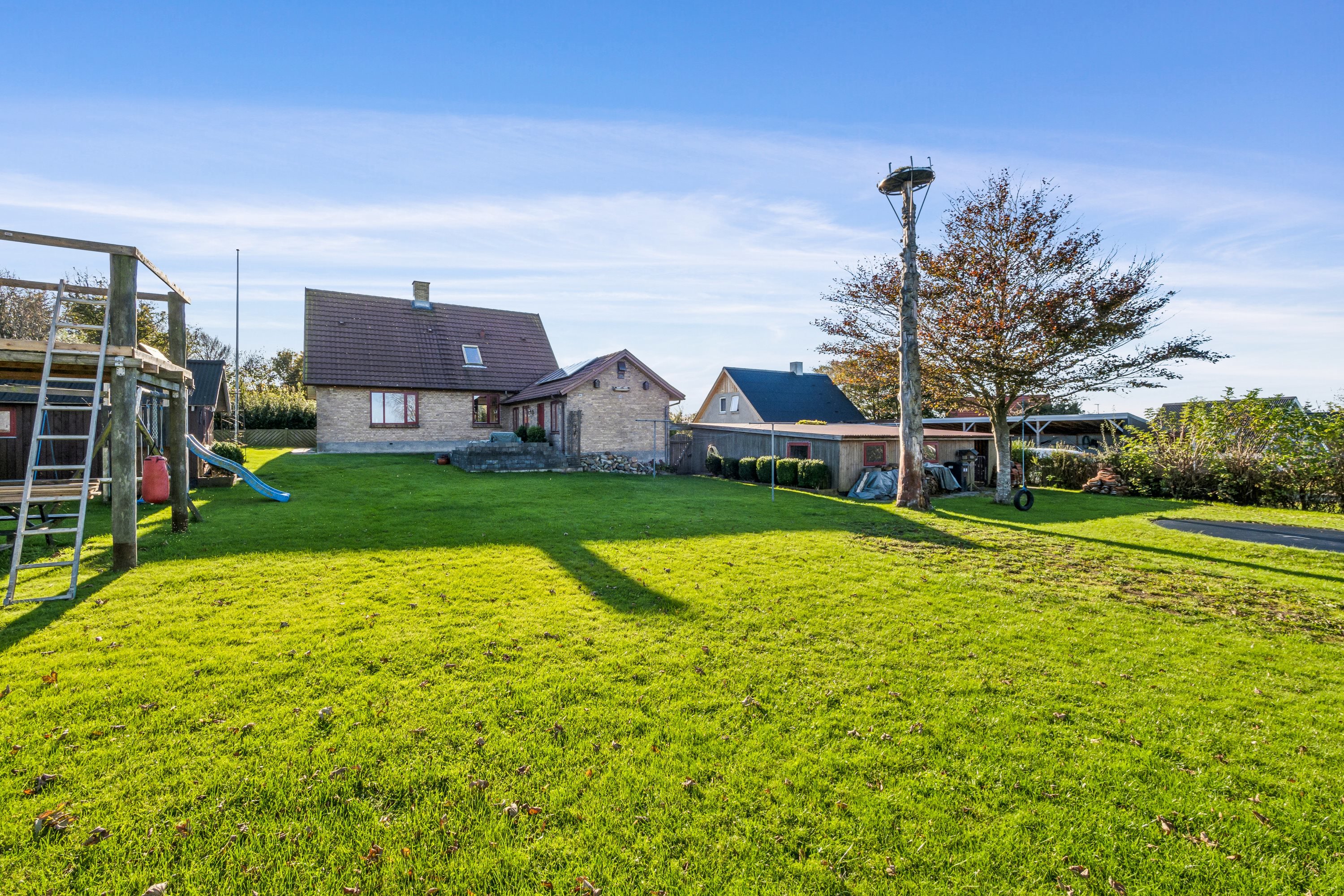 Fremhævet set fra haven billede i fuldskærmstilstand. Billede af Aalborgvej 195, 7742 Vesløs