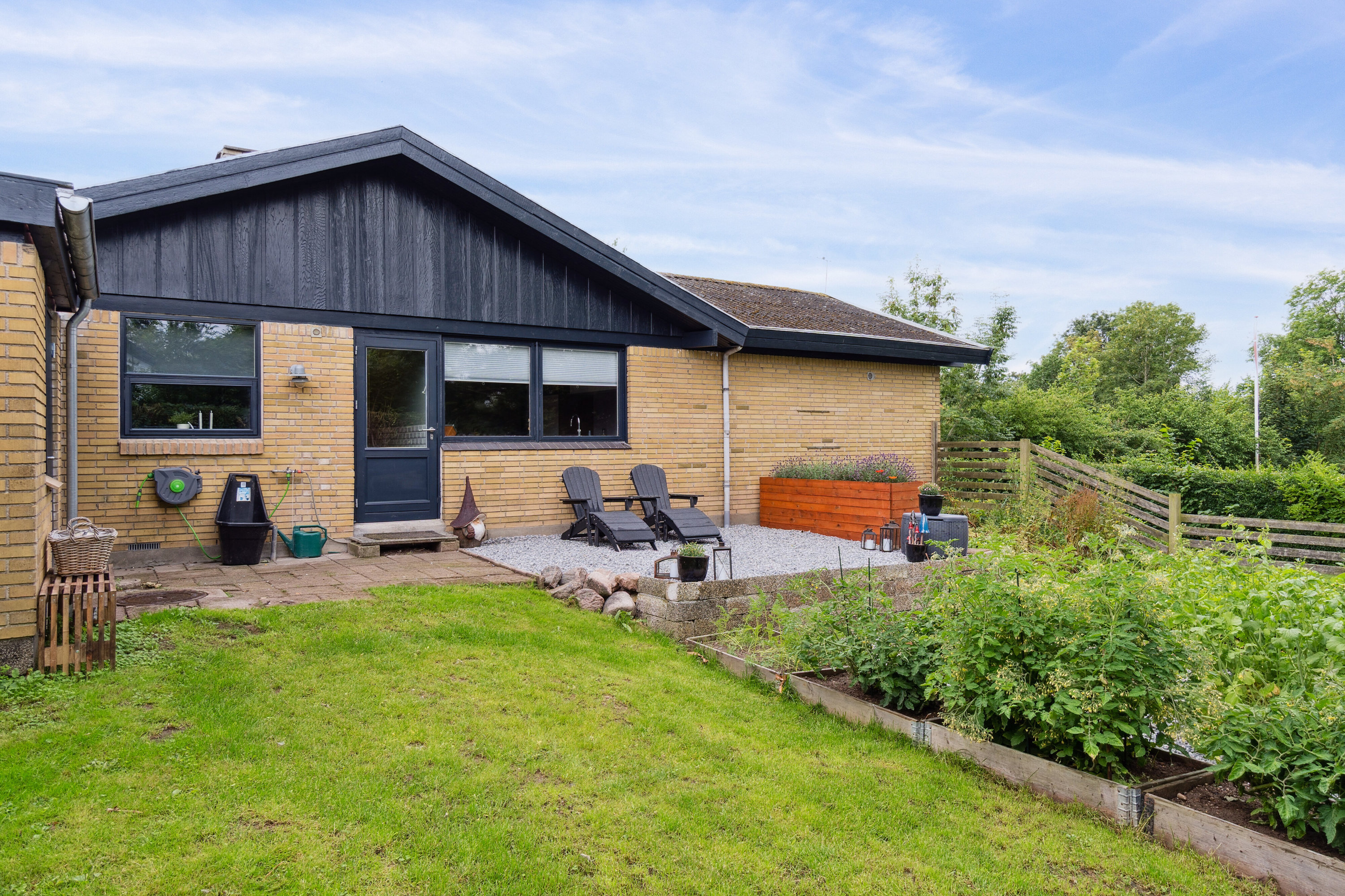Fremhævet set fra haven billede i fuldskærmstilstand. Billede af Smedevangen 3, 4243 Rude