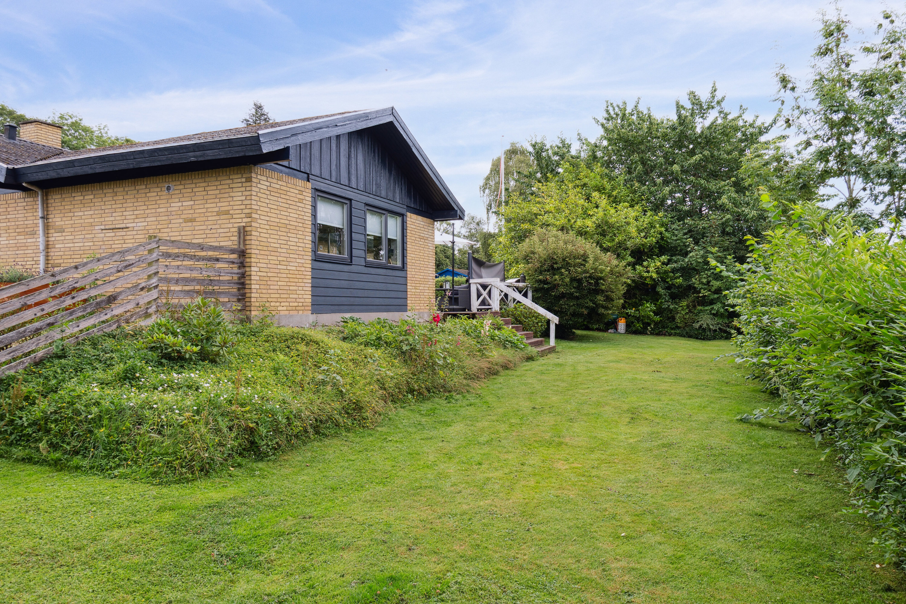 Fremhævet set fra haven billede i fuldskærmstilstand. Billede af Smedevangen 3, 4243 Rude
