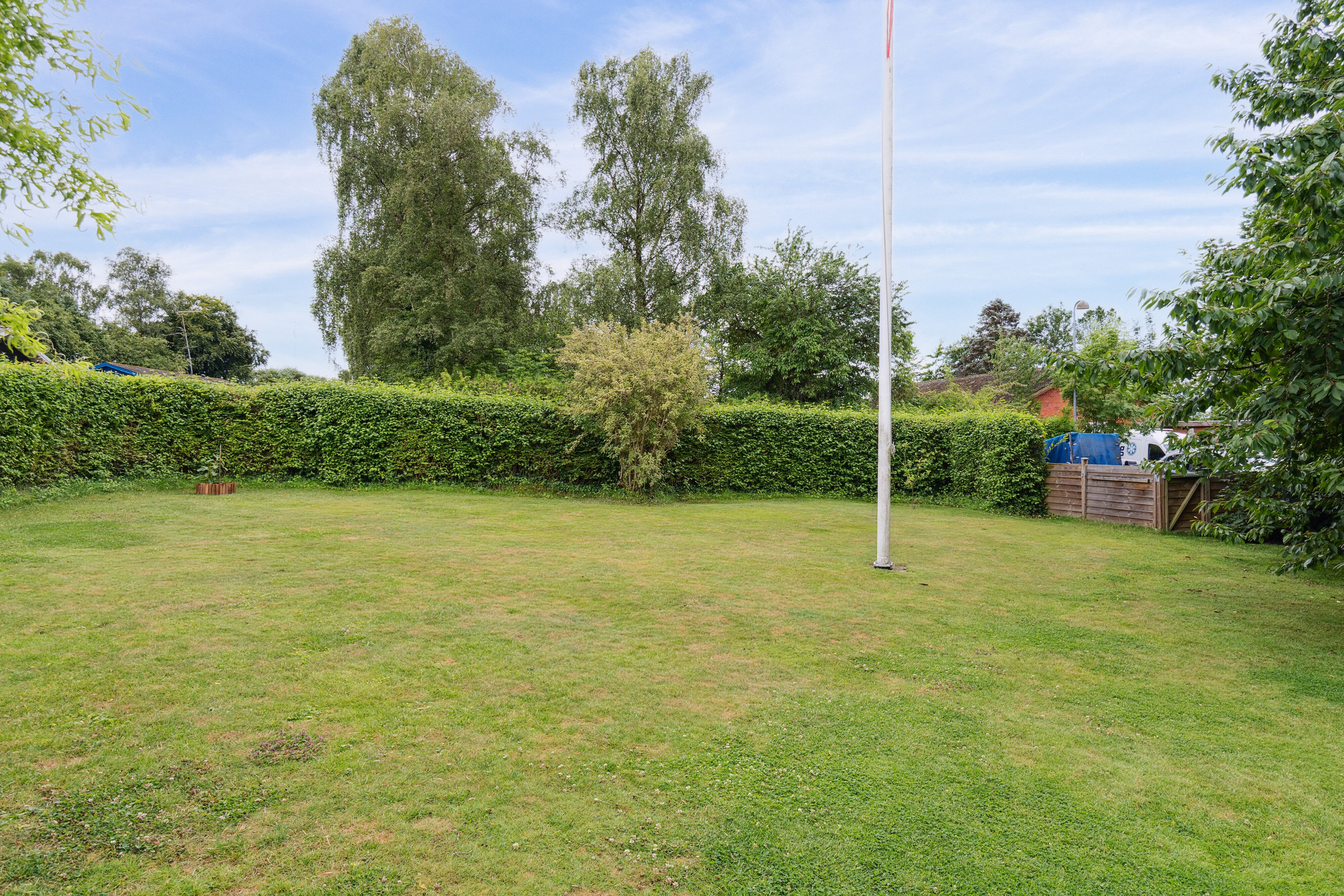 Fremhævet set fra haven billede i fuldskærmstilstand. Billede af Smedevangen 3, 4243 Rude