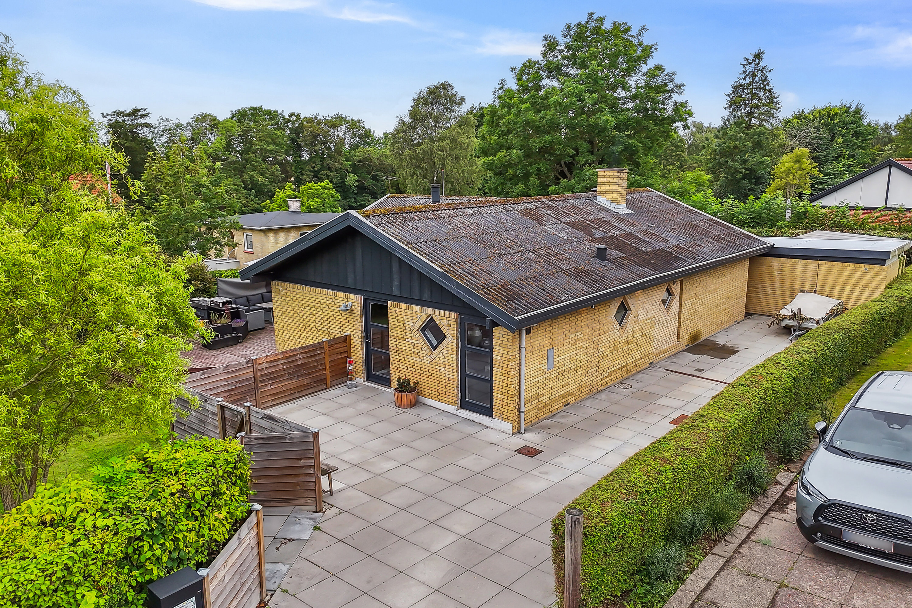 Fremhævet set fra vejen billede i fuldskærmstilstand. Billede af Smedevangen 3, 4243 Rude