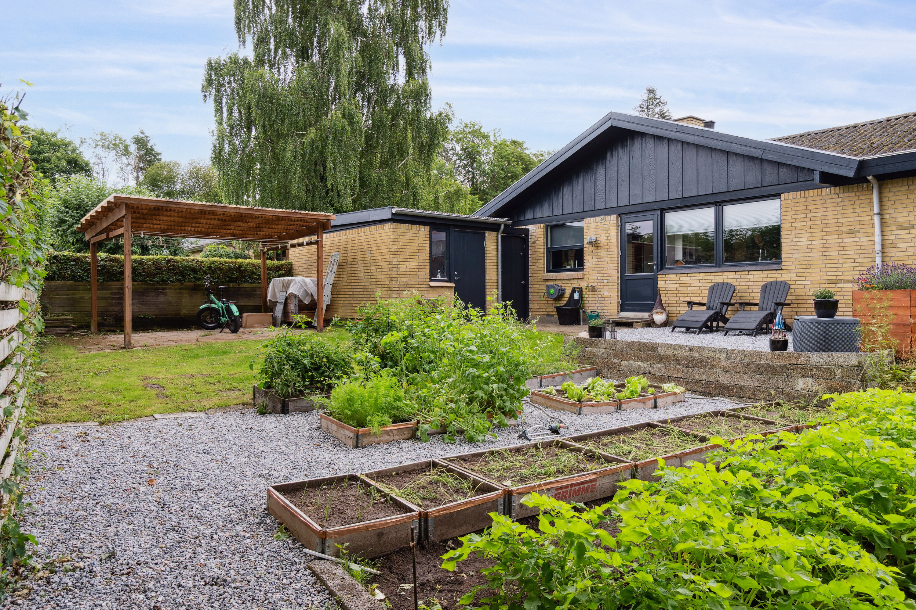 Fremhævet set fra haven billede i fuldskærmstilstand. Billede af Smedevangen 3, 4243 Rude