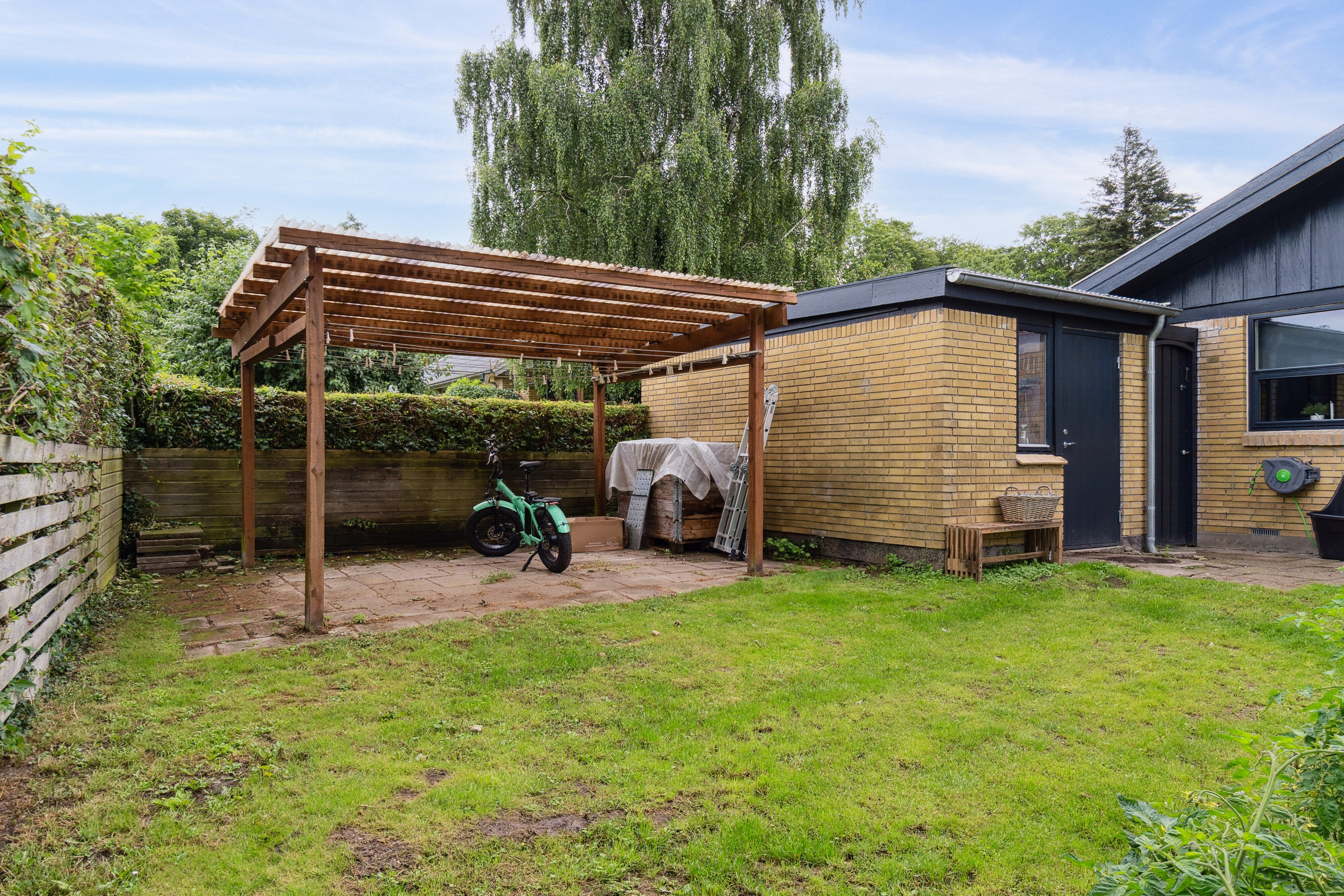 Fremhævet set fra haven billede i fuldskærmstilstand. Billede af Smedevangen 3, 4243 Rude