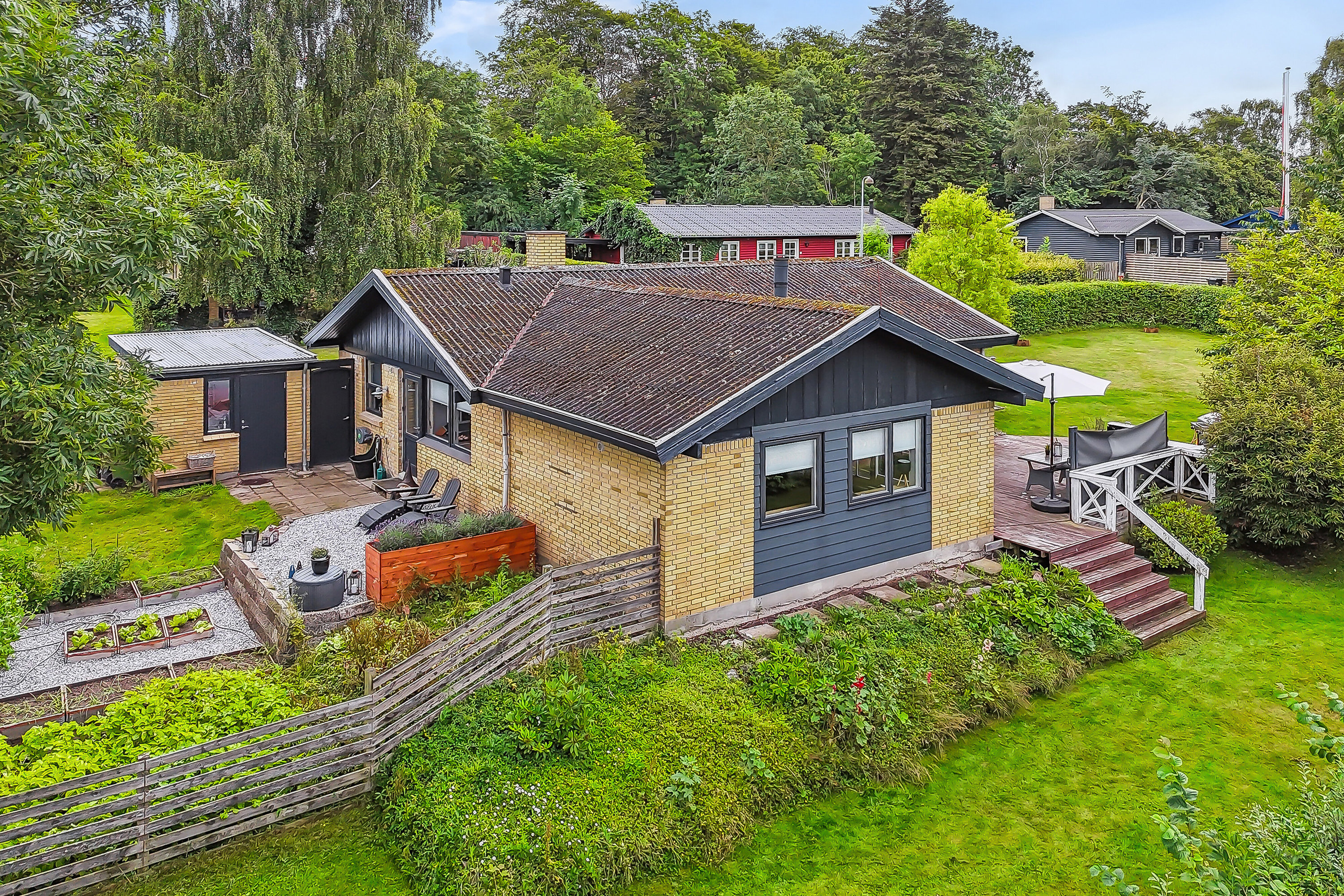 Fremhævet set fra haven billede i fuldskærmstilstand. Billede af Smedevangen 3, 4243 Rude