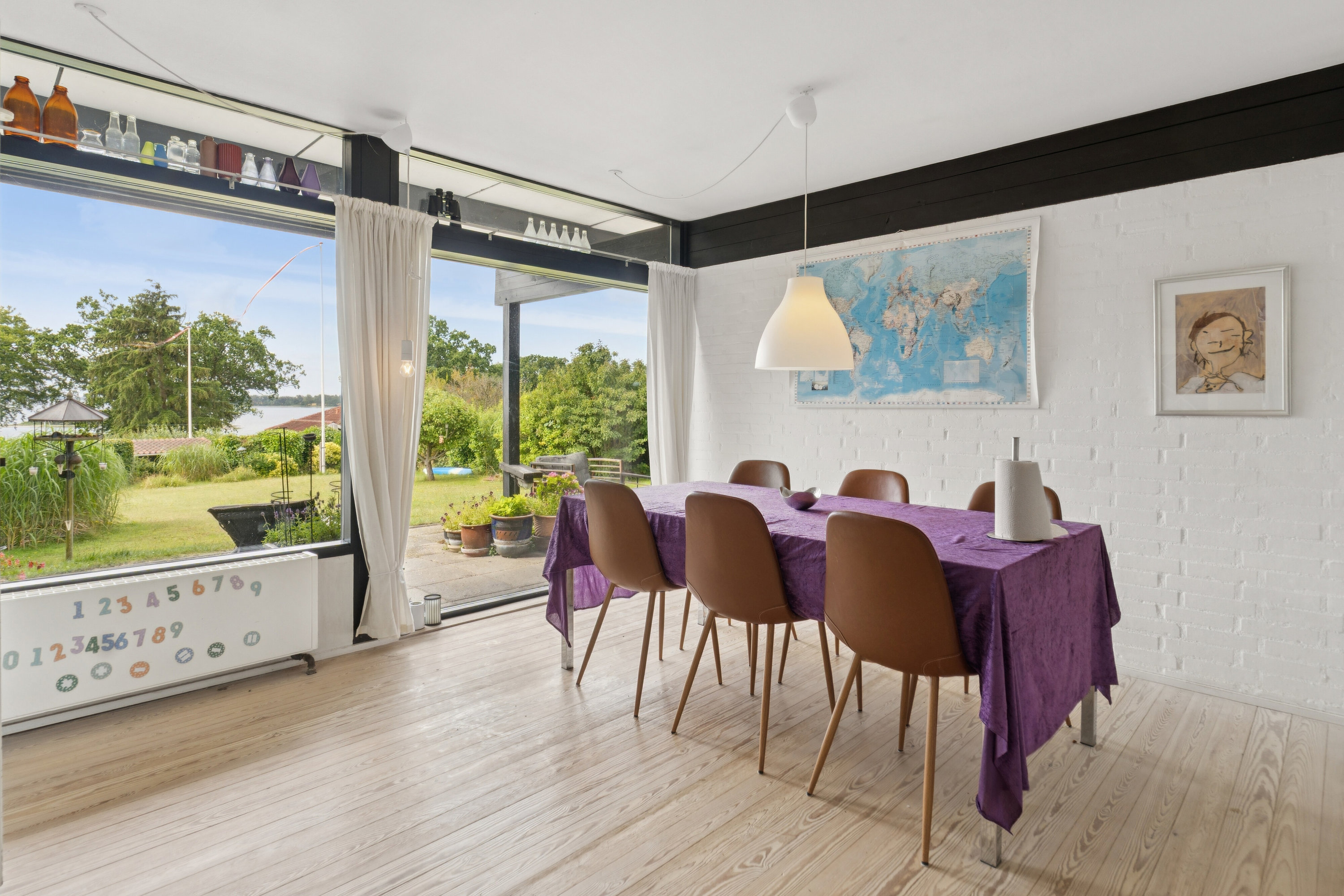 Fremhævet spisestue billede i fuldskærmstilstand. Billede af Baldersvænget 10, Thurø, 5700 Svendborg