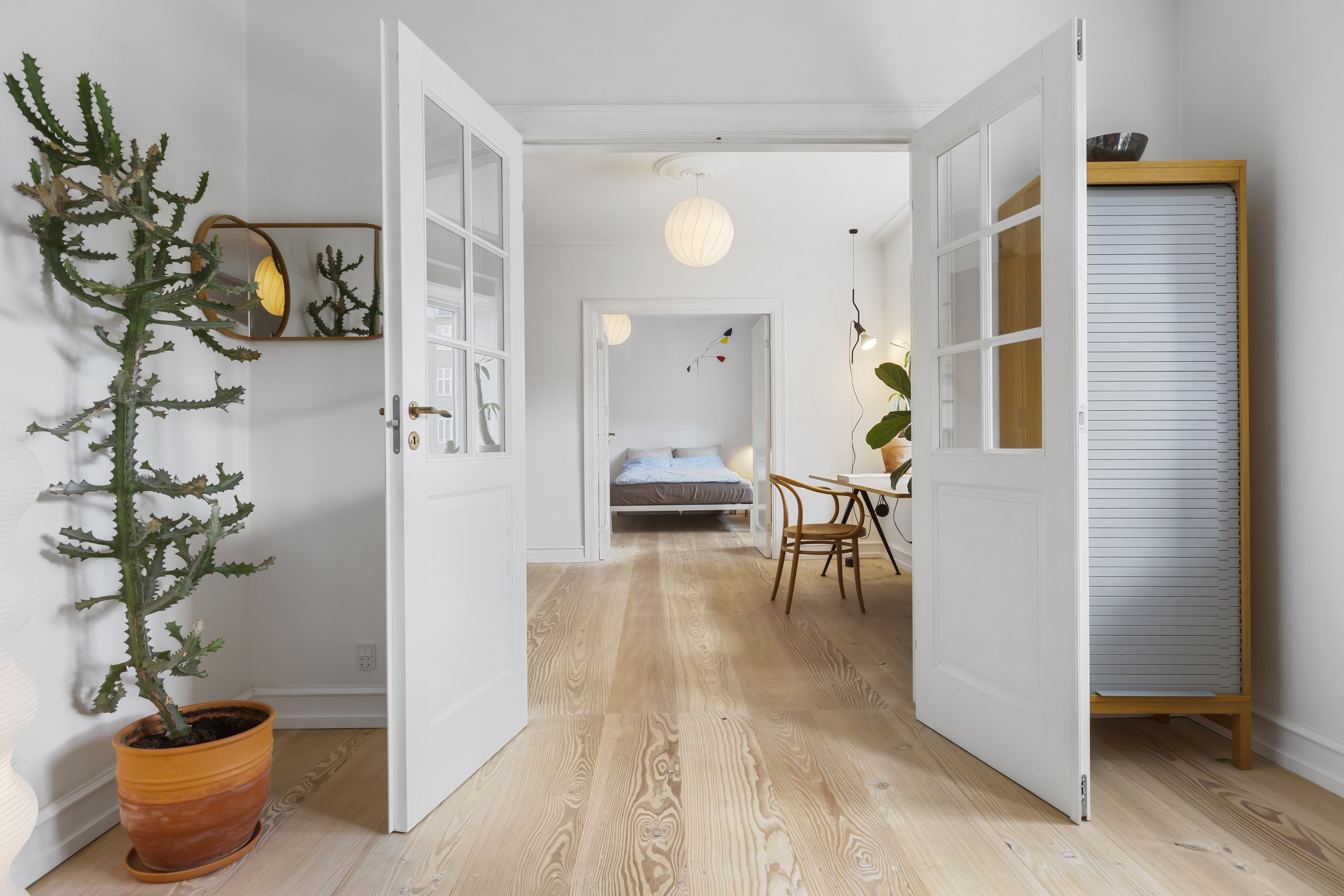 Fremhævet stue billede i fuldskærmstilstand. Billede af Mariendalsvej 65, 2., 2000 Frederiksberg