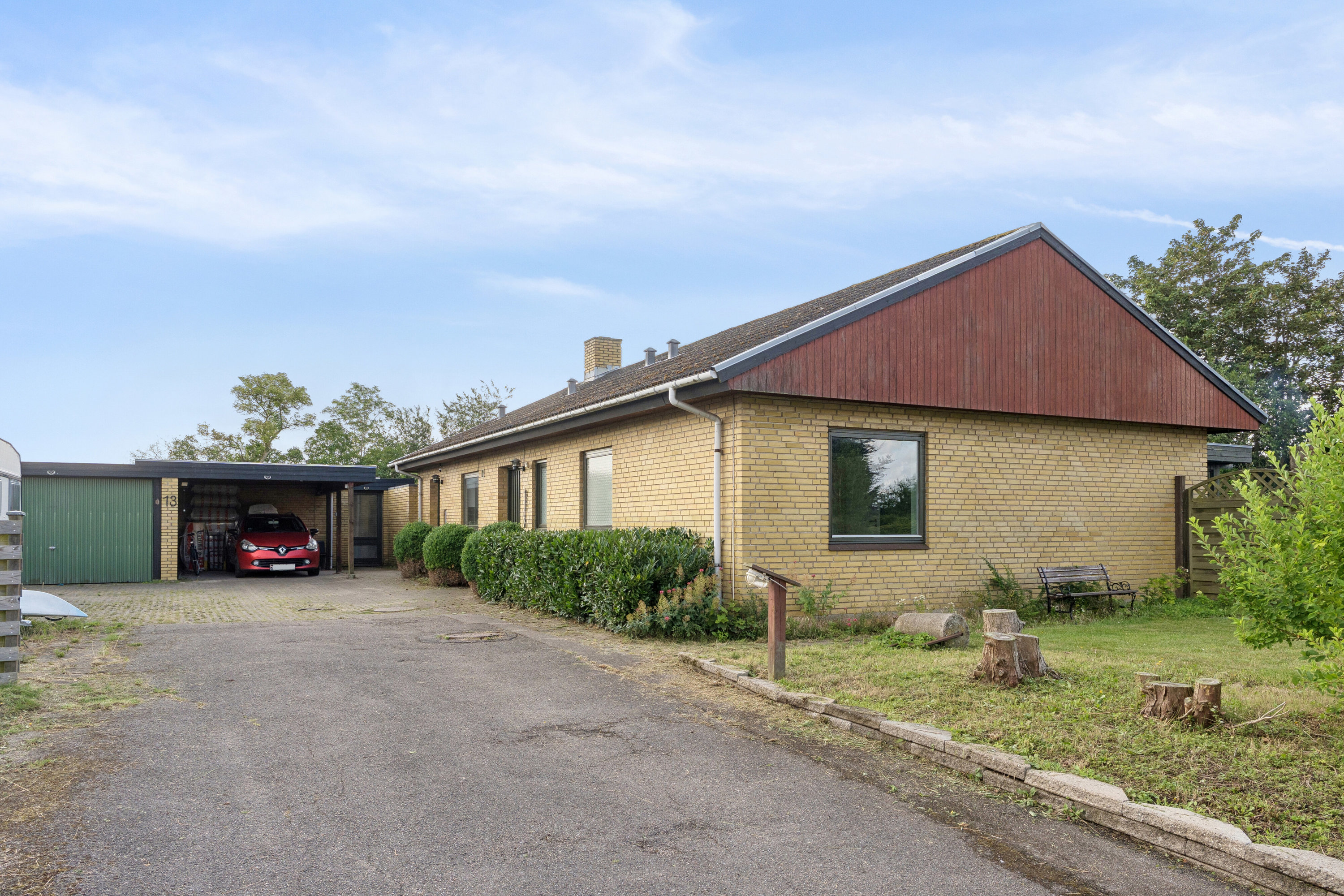 Miniaturebillede 1: set fra vejen. Billede af Industrivej 13, 4720 Præstø