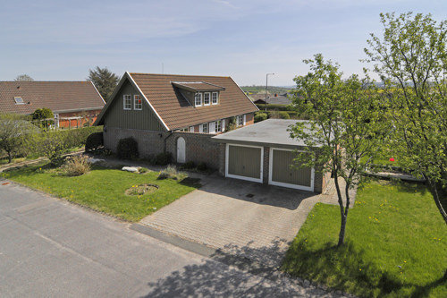 Fremhævet facaden billede i fuldskærmstilstand. Billede af Blomsterhaven 5, Taulov, 7000 Fredericia