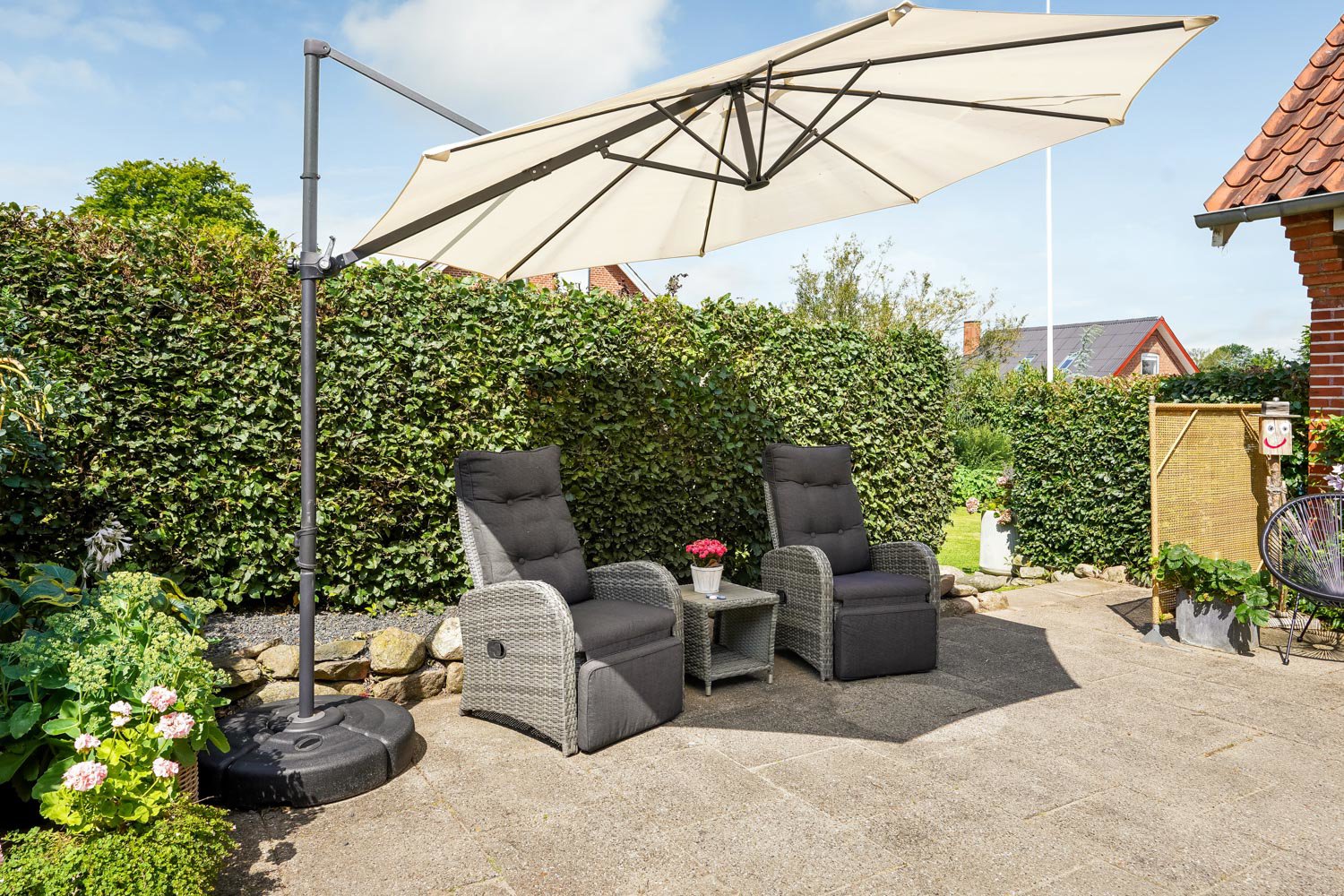 Fremhævet terrasse billede i fuldskærmstilstand. Billede af Skolegade 5, 7171 Uldum