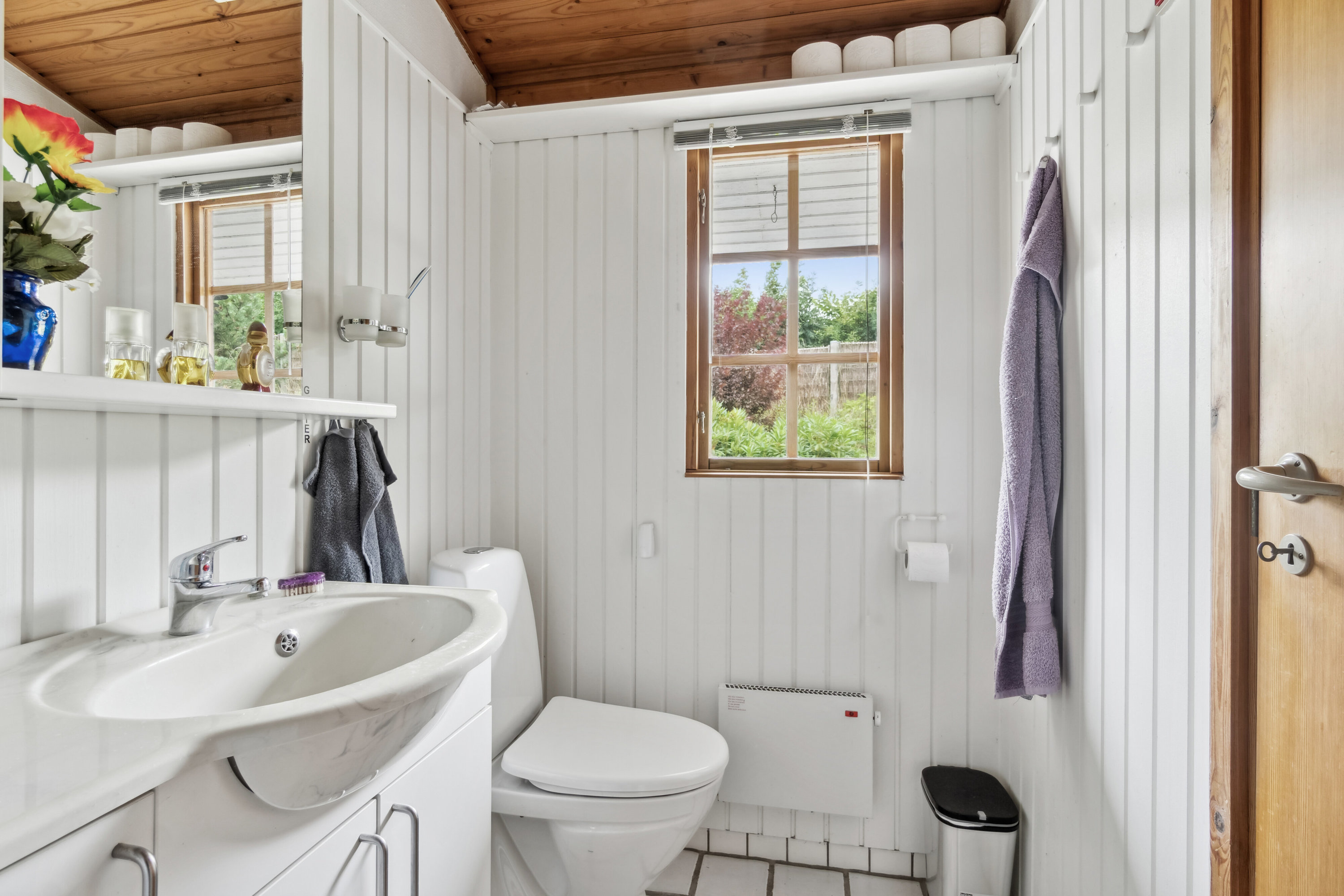 Fremhævet badeværelse hovedhus billede i fuldskærmstilstand. Billede af Kildehøj 17, Veddinge Bk, 4540 Fårevejle