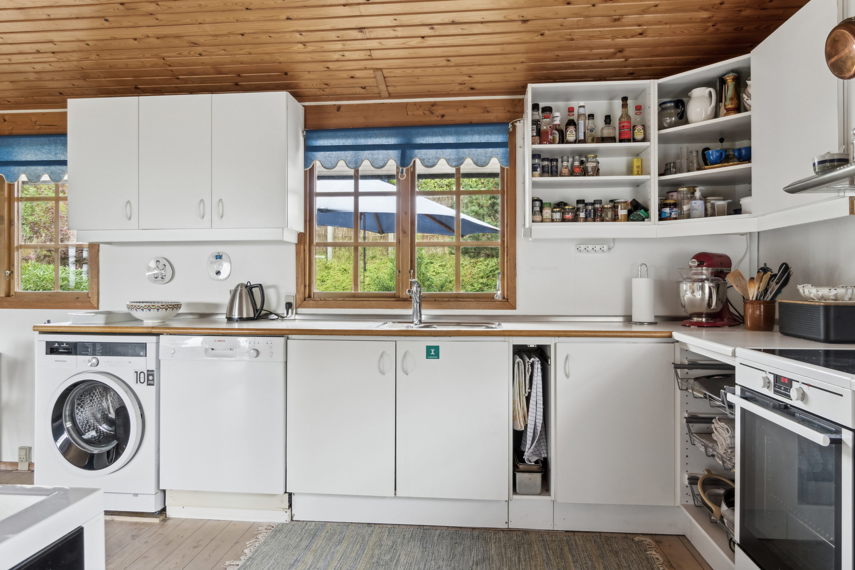 Fremhævet køkken billede i fuldskærmstilstand. Billede af Kildehøj 17, Veddinge Bk, 4540 Fårevejle