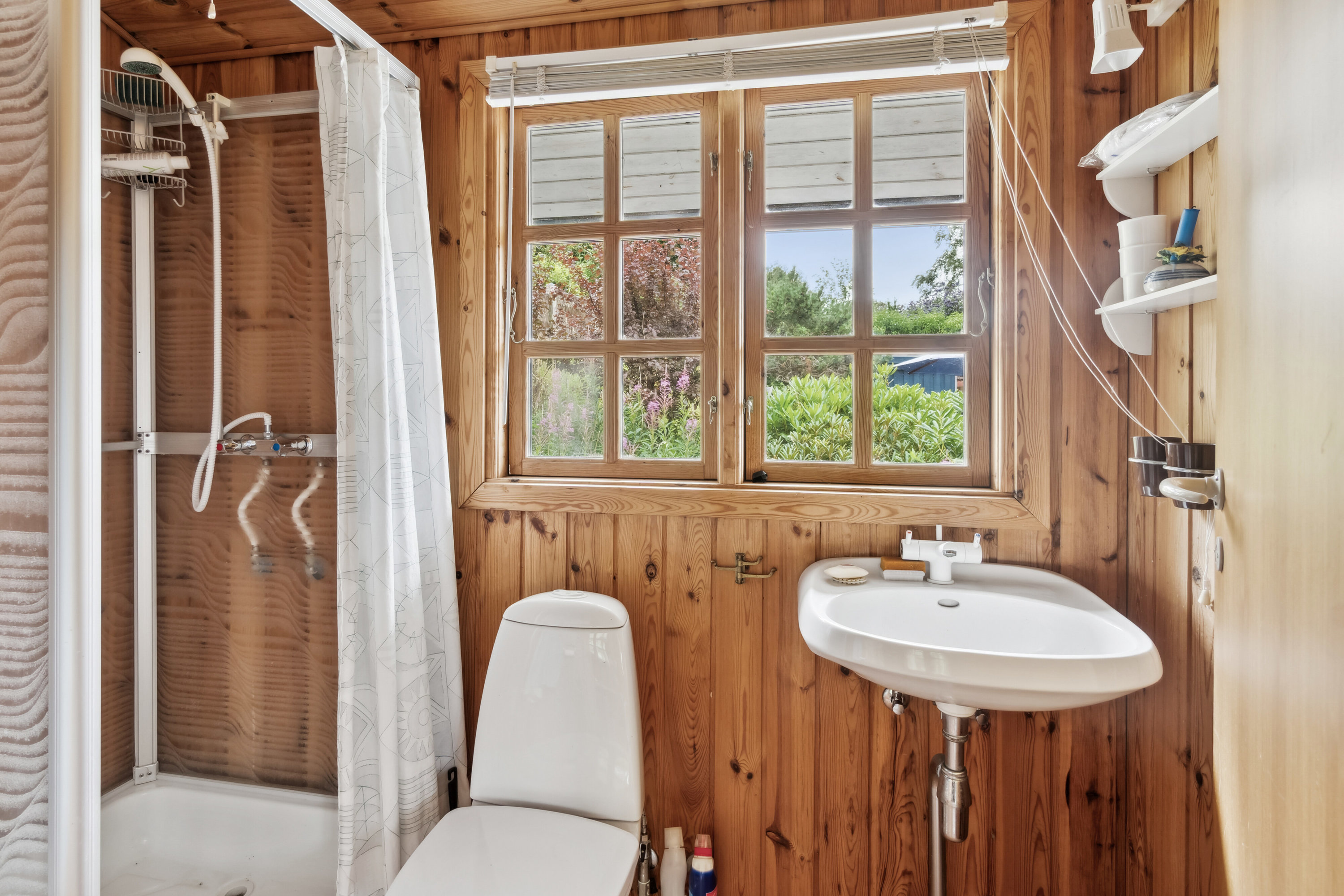 Fremhævet badeværelse, anneks billede i fuldskærmstilstand. Billede af Kildehøj 17, Veddinge Bk, 4540 Fårevejle