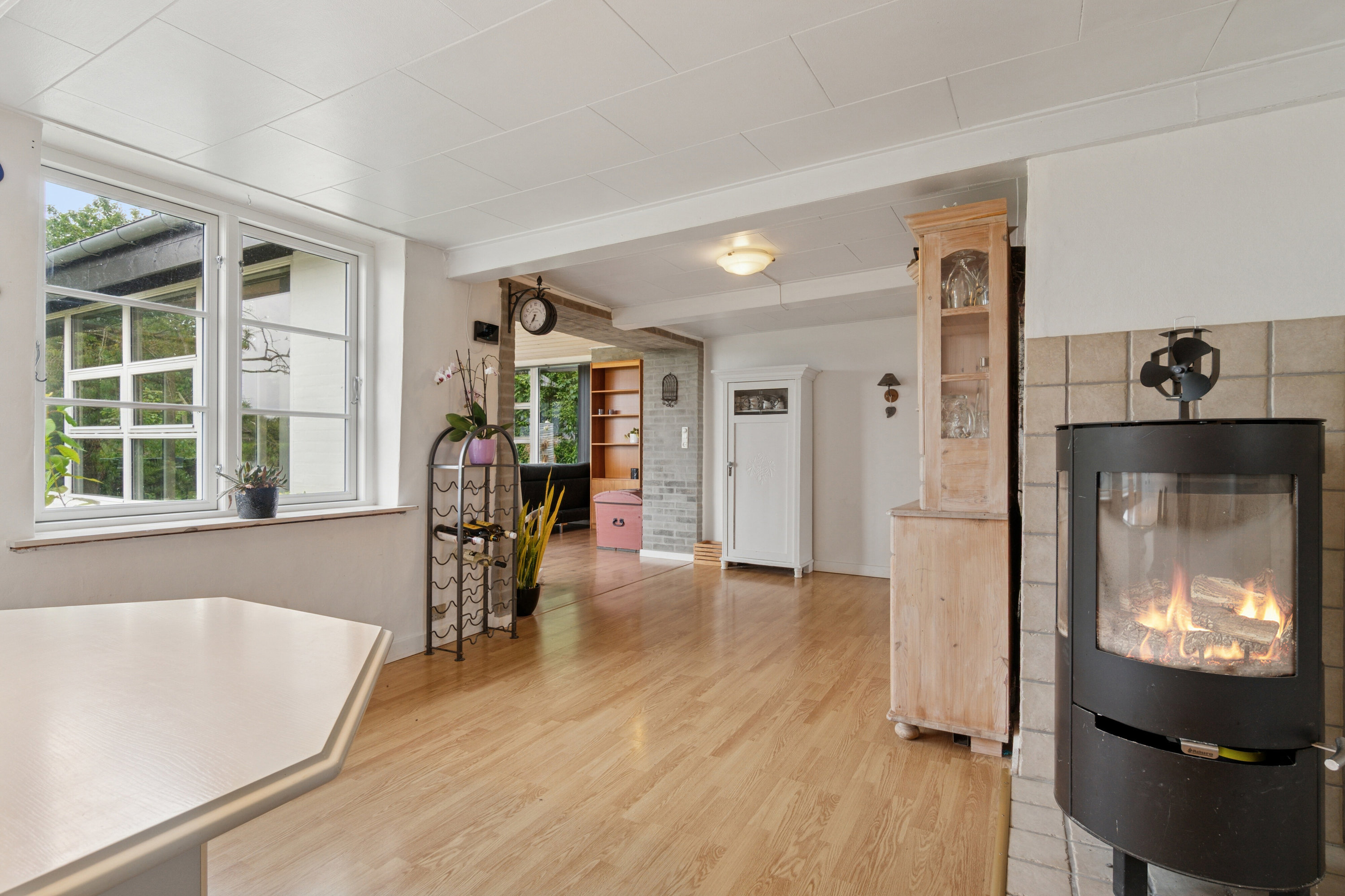 Fremhævet spisestue billede i fuldskærmstilstand. Billede af Savmøllevej 4, Østermarie, 3751 Østermarie