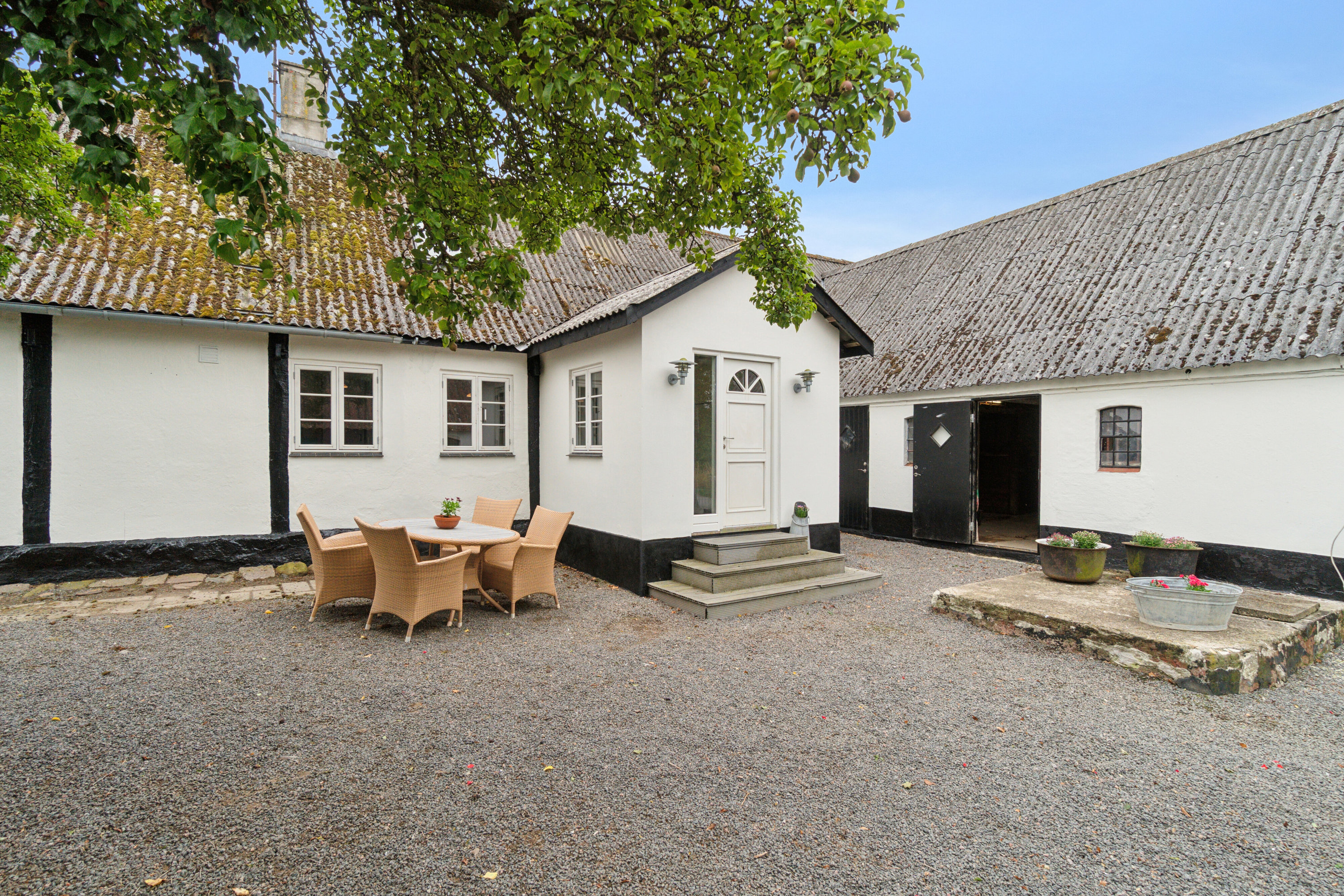 Miniaturebillede 2: set fra vejen. Billede af Savmøllevej 4, Østermarie, 3751 Østermarie